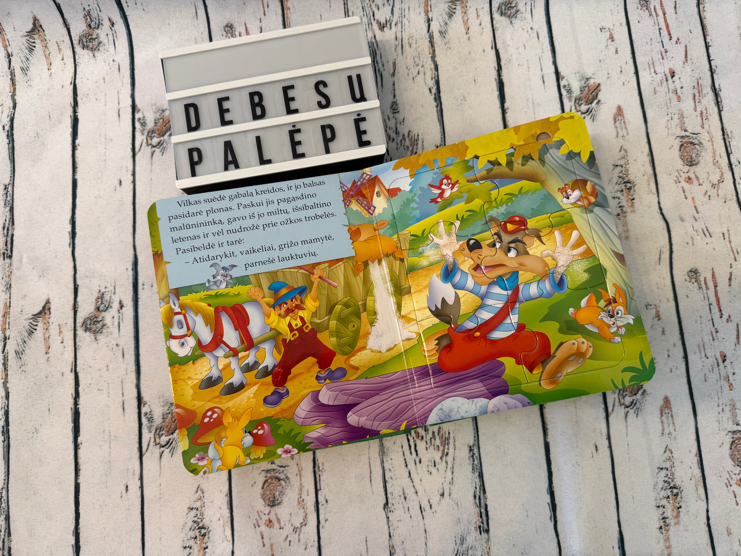 📚 Vilkas ir septyni ožiukai dėlionių knyga