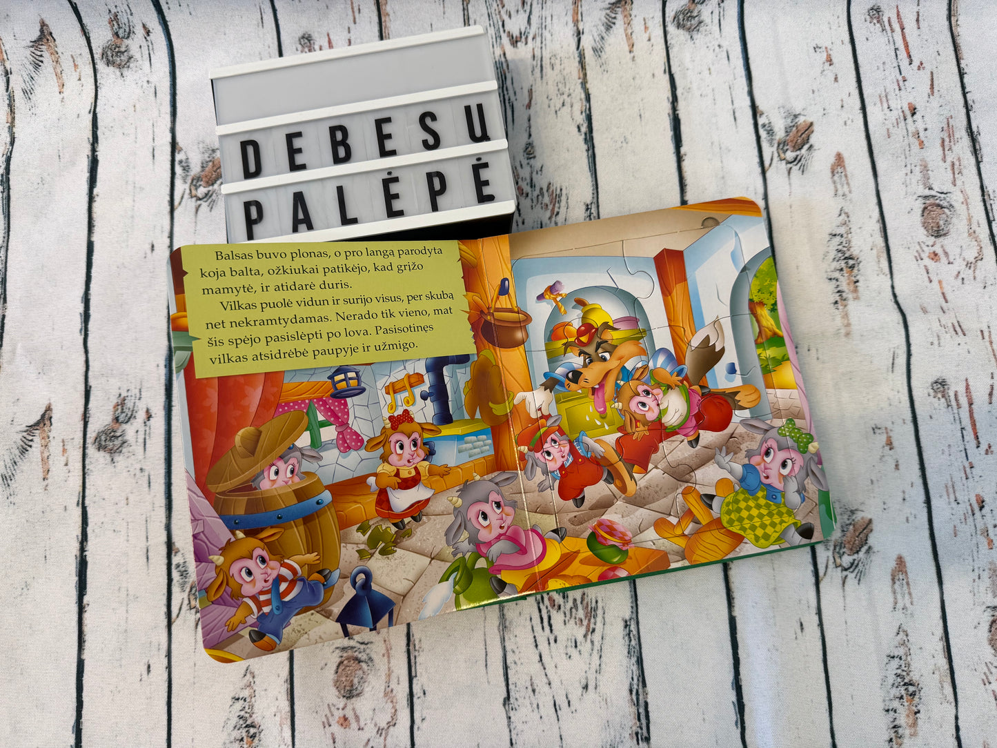 📚 Vilkas ir septyni ožiukai dėlionių knyga