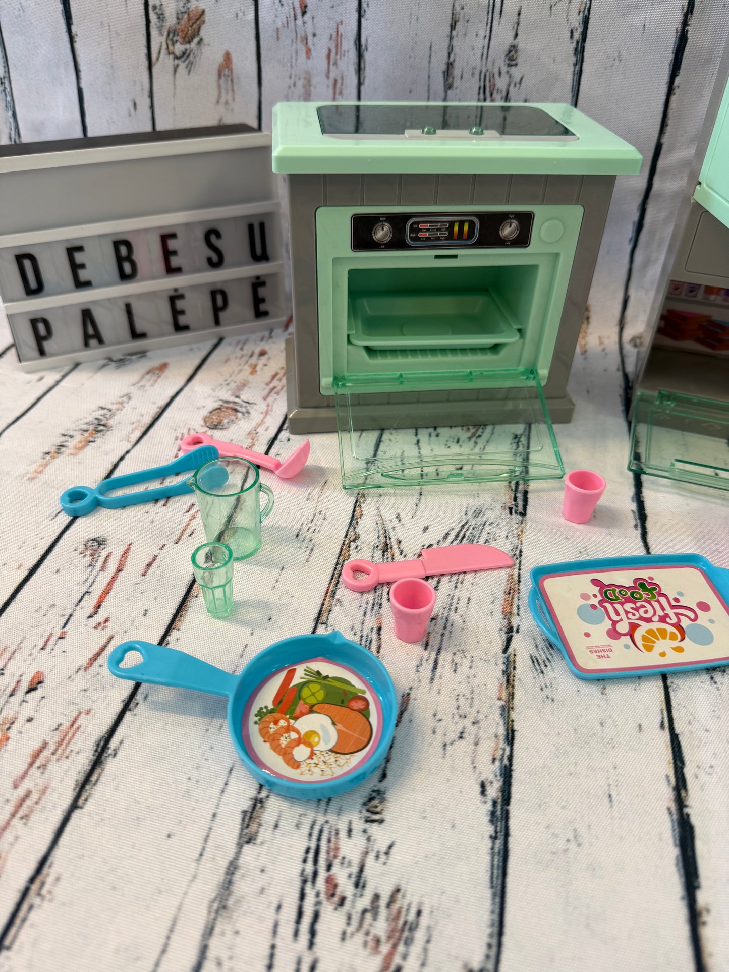 Mėtų spalvos žaidimų virtuvėlės rinkinys su priedais