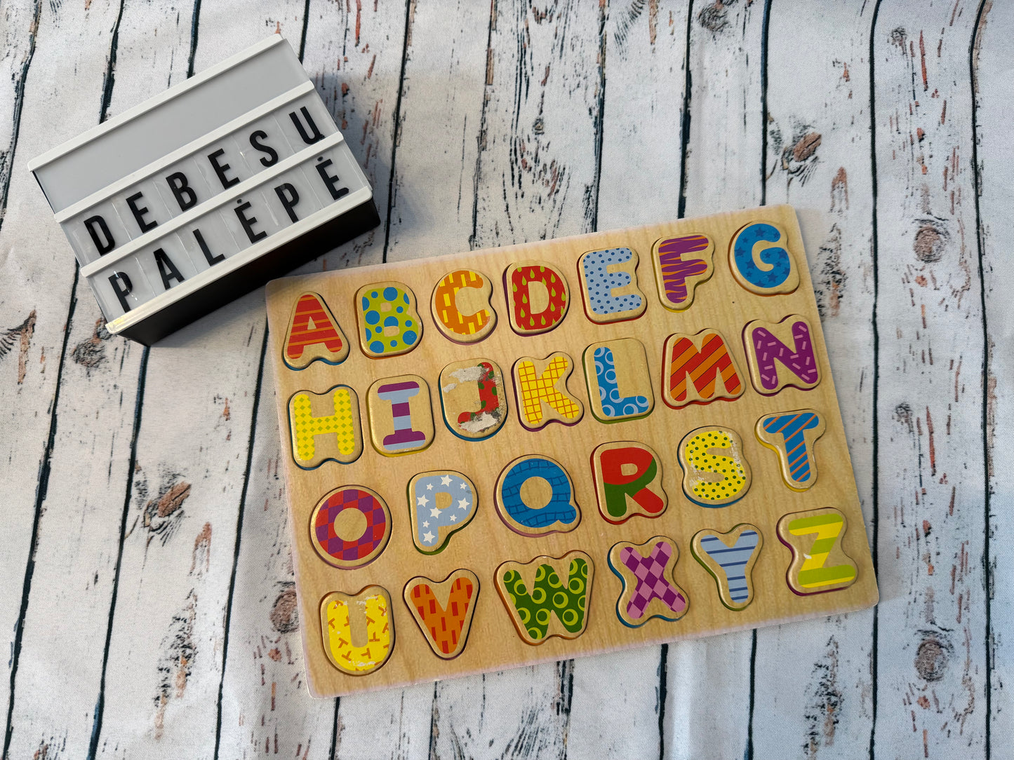 Medinė abėcėlės dėlionė A–Z 🌈