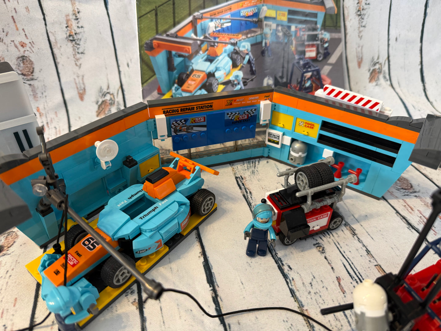 Sluban lenktynių autoserviso konstruktorius su figūrėlėmis 🏎️🔧