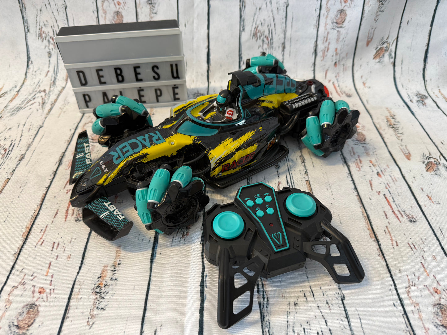 Nuotoliniu pulteliu valdoma lenktyninė mašina Racer 🚗🎮