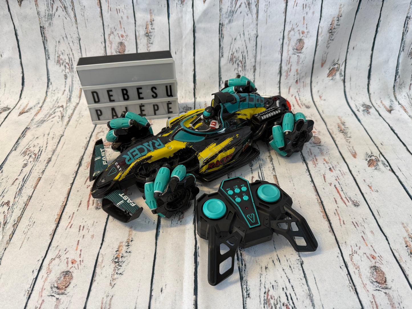 Nuotoliniu pulteliu valdoma lenktyninė mašina Racer 🚗🎮