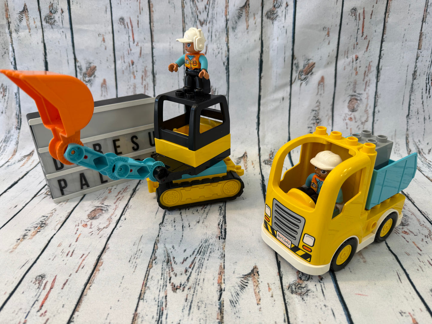 LEGO DUPLO statybų rinkinys – ekskavatorius ir sunkvežimis 🚜🚧