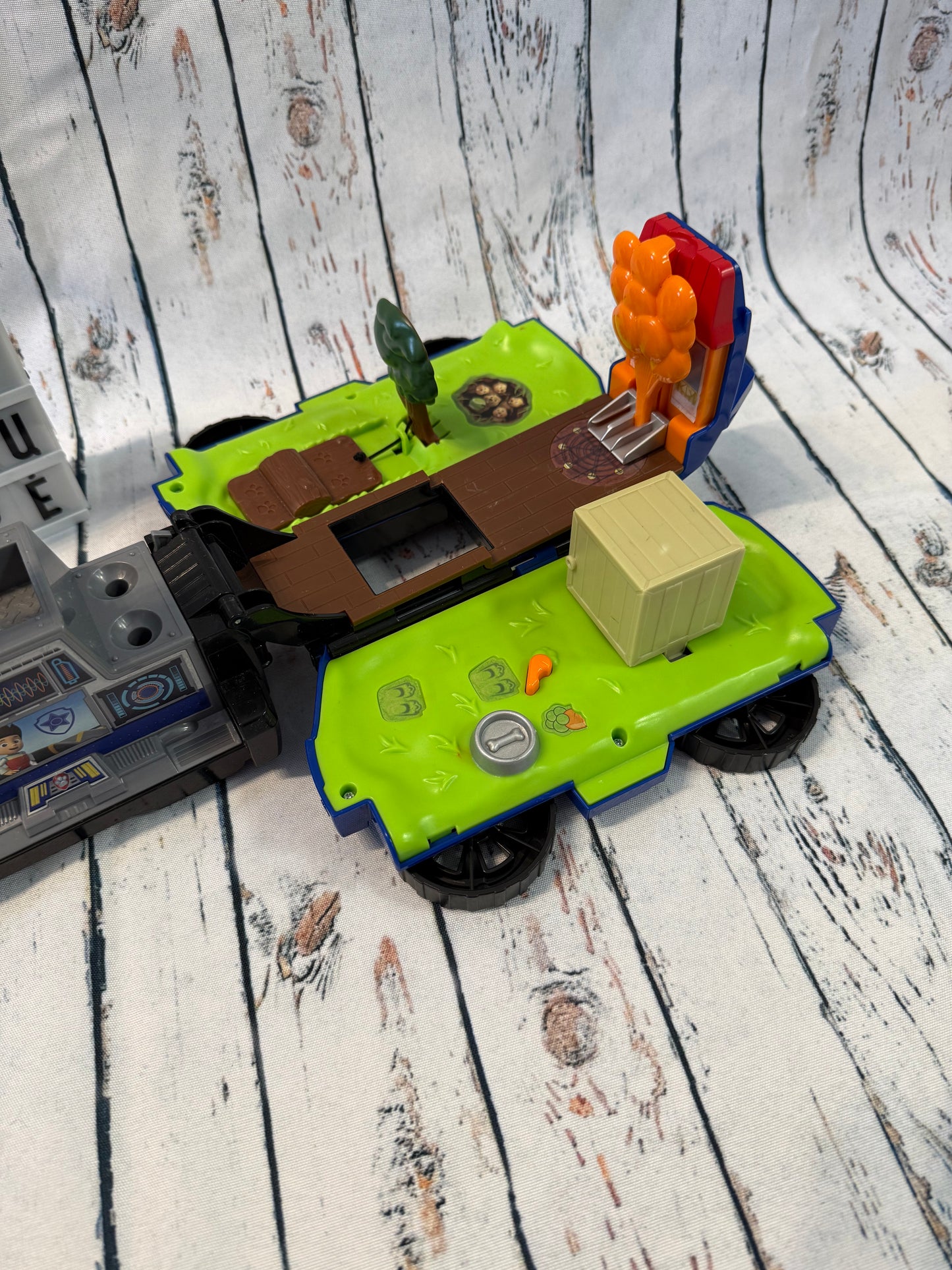 Paw Patrol Chase transformuojama misijų stotis 🚓🛠️