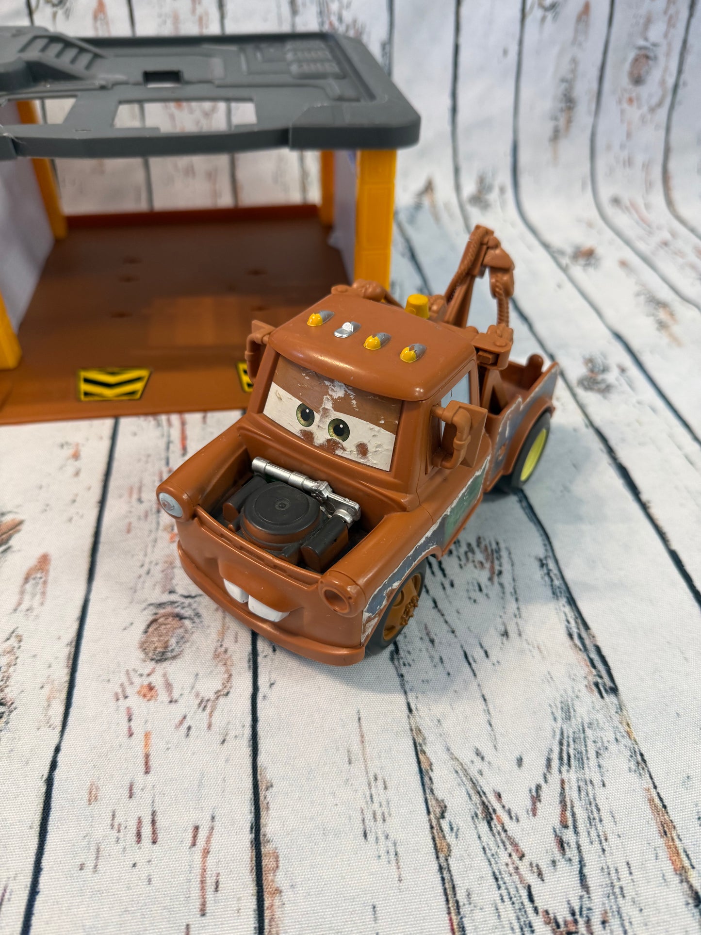 Cars serviso stotelė su automobiliukais 🚗🔧