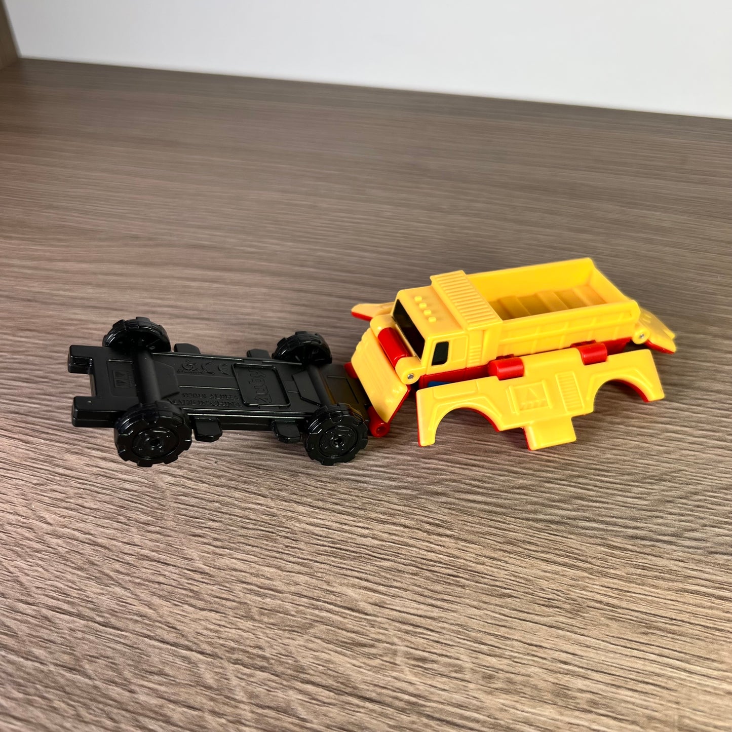 Sunkvežimis transformeris į gaisrinės automobilį