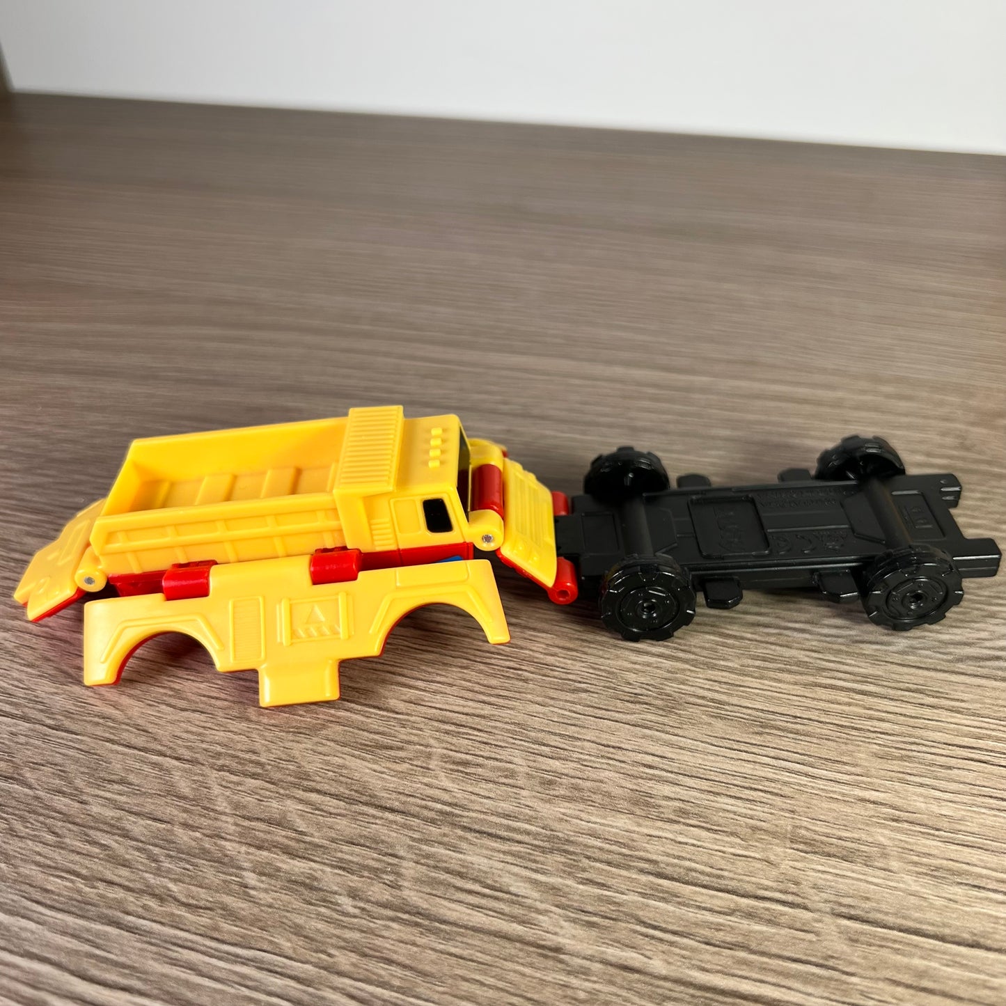 Sunkvežimis transformeris į gaisrinės automobilį