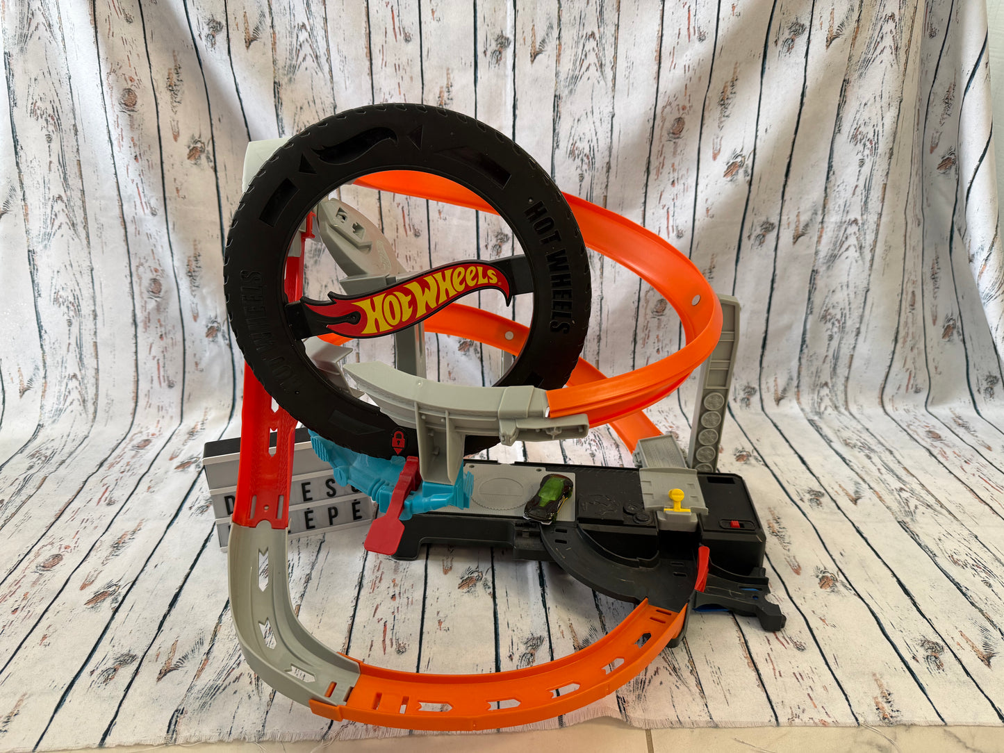 🏁 Hot Wheels lenktynių kilpa
