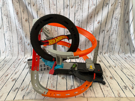 🏁 Hot Wheels lenktynių kilpa