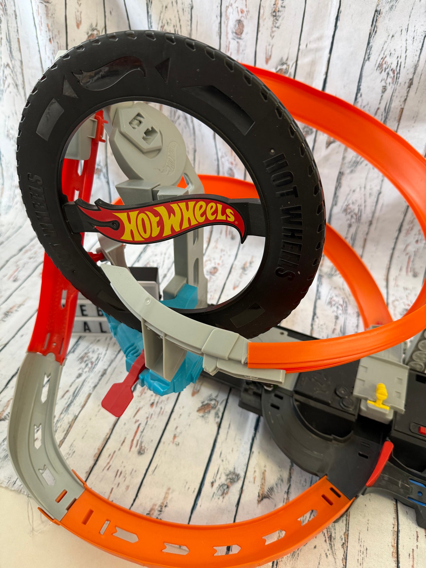🏁 Hot Wheels lenktynių kilpa