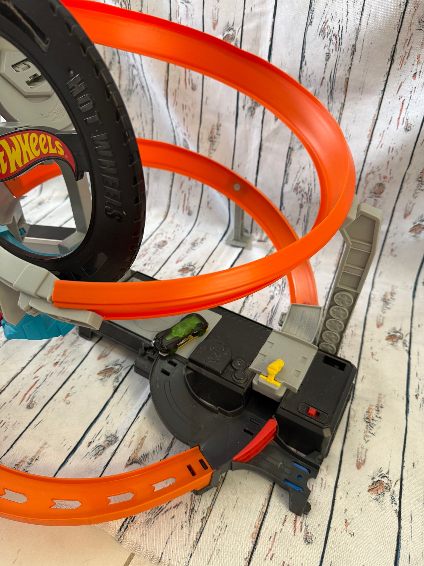 🏁 Hot Wheels lenktynių kilpa