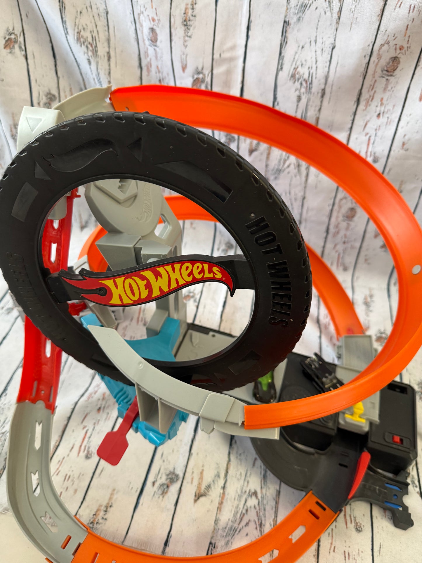 🏁 Hot Wheels lenktynių kilpa