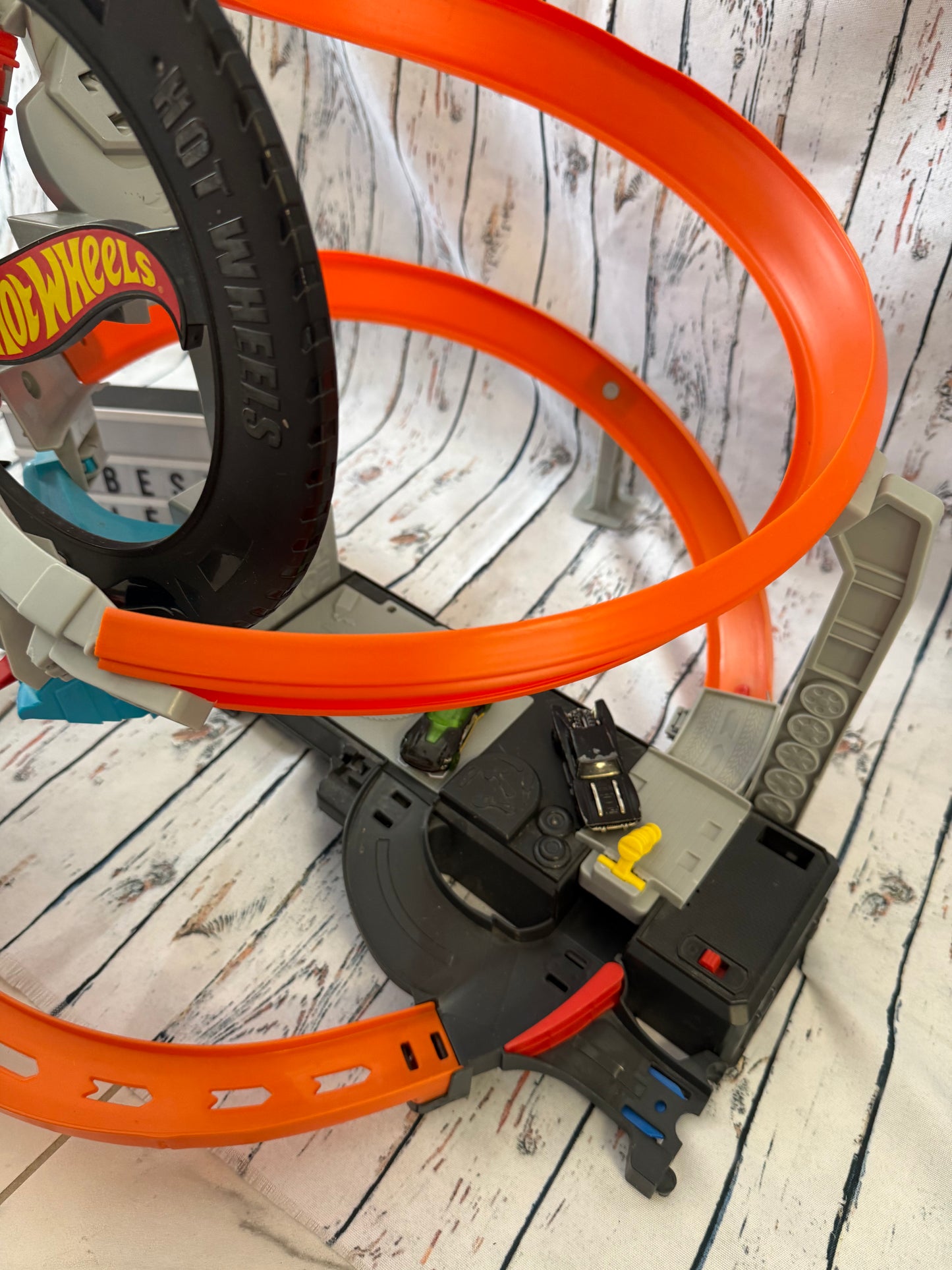 🏁 Hot Wheels lenktynių kilpa
