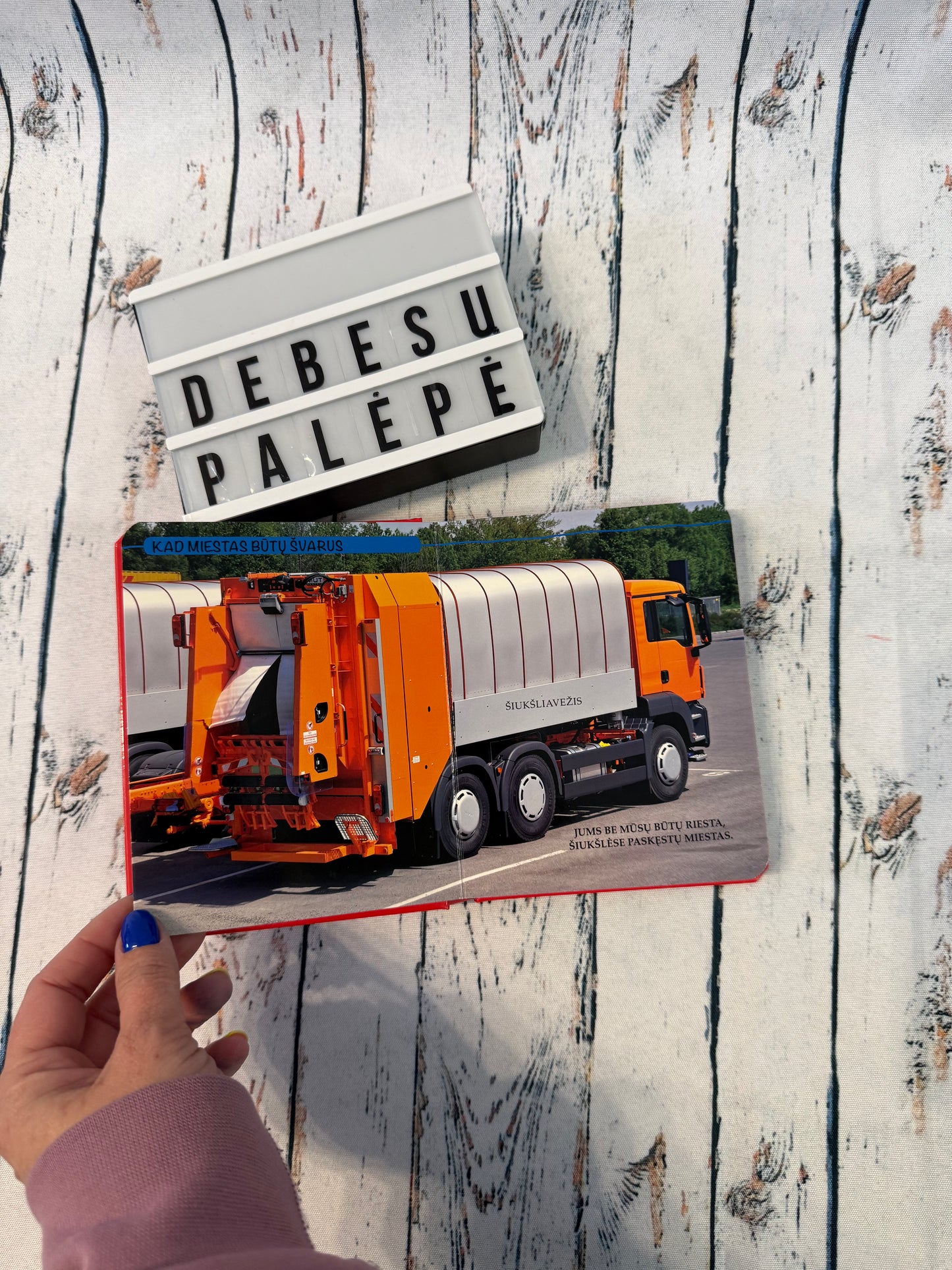 🚗📚 Mašinų pasaulio knygelė mažyliams