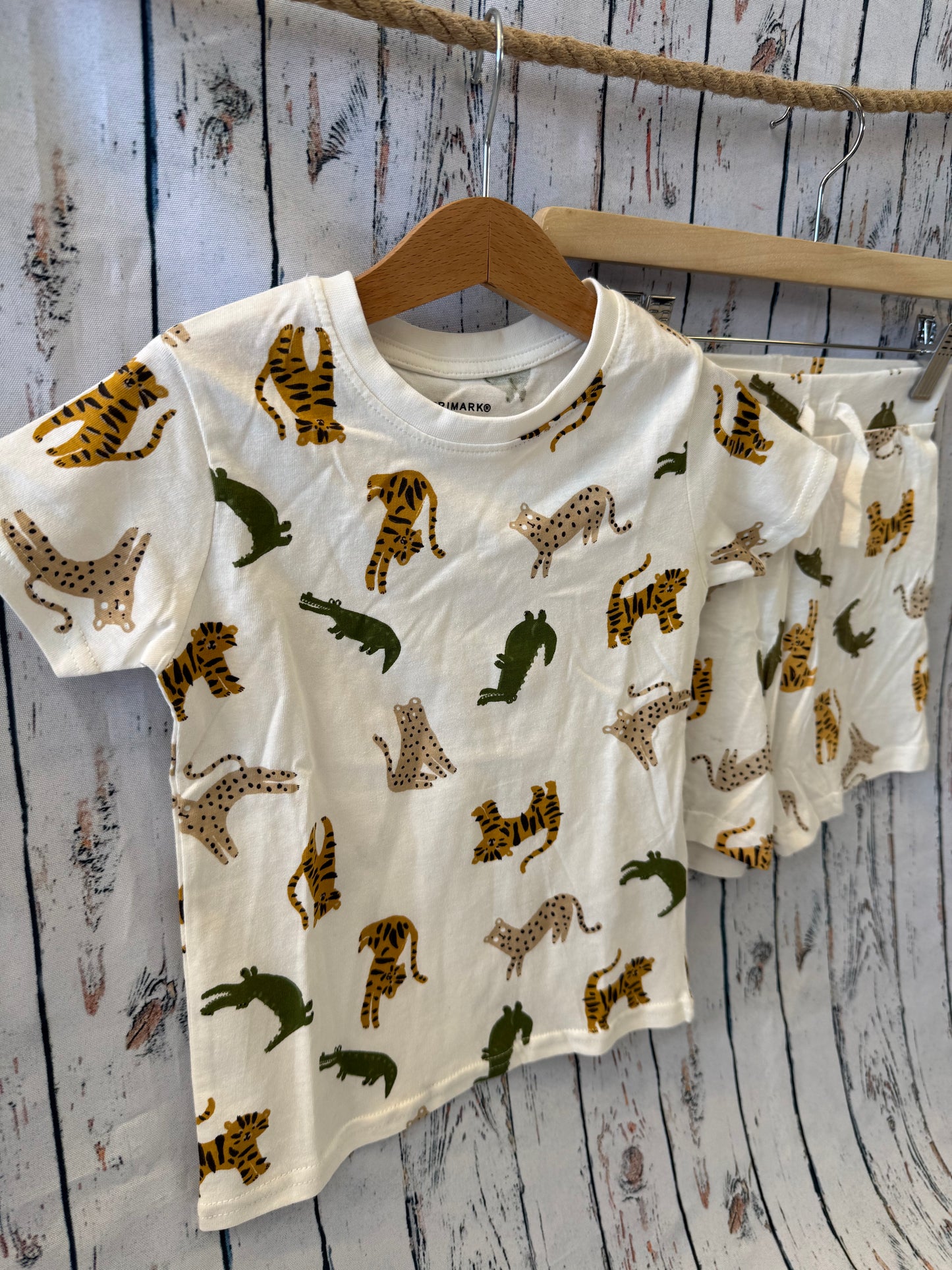 Smagus marškinėlių ir šortų komplektas Primark