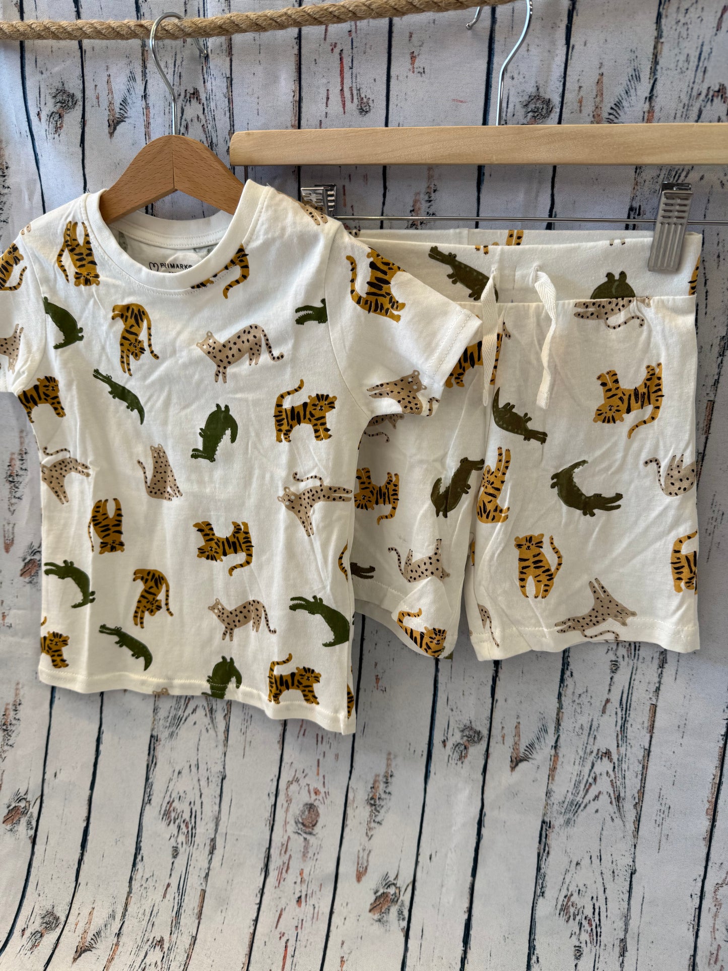 Smagus marškinėlių ir šortų komplektas Primark