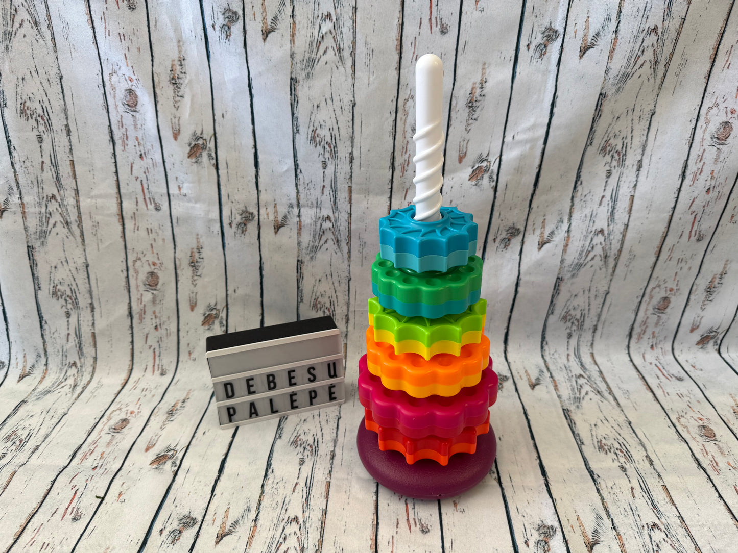 🌈🧩 Spalvotų formelių bokštas mažiesiems