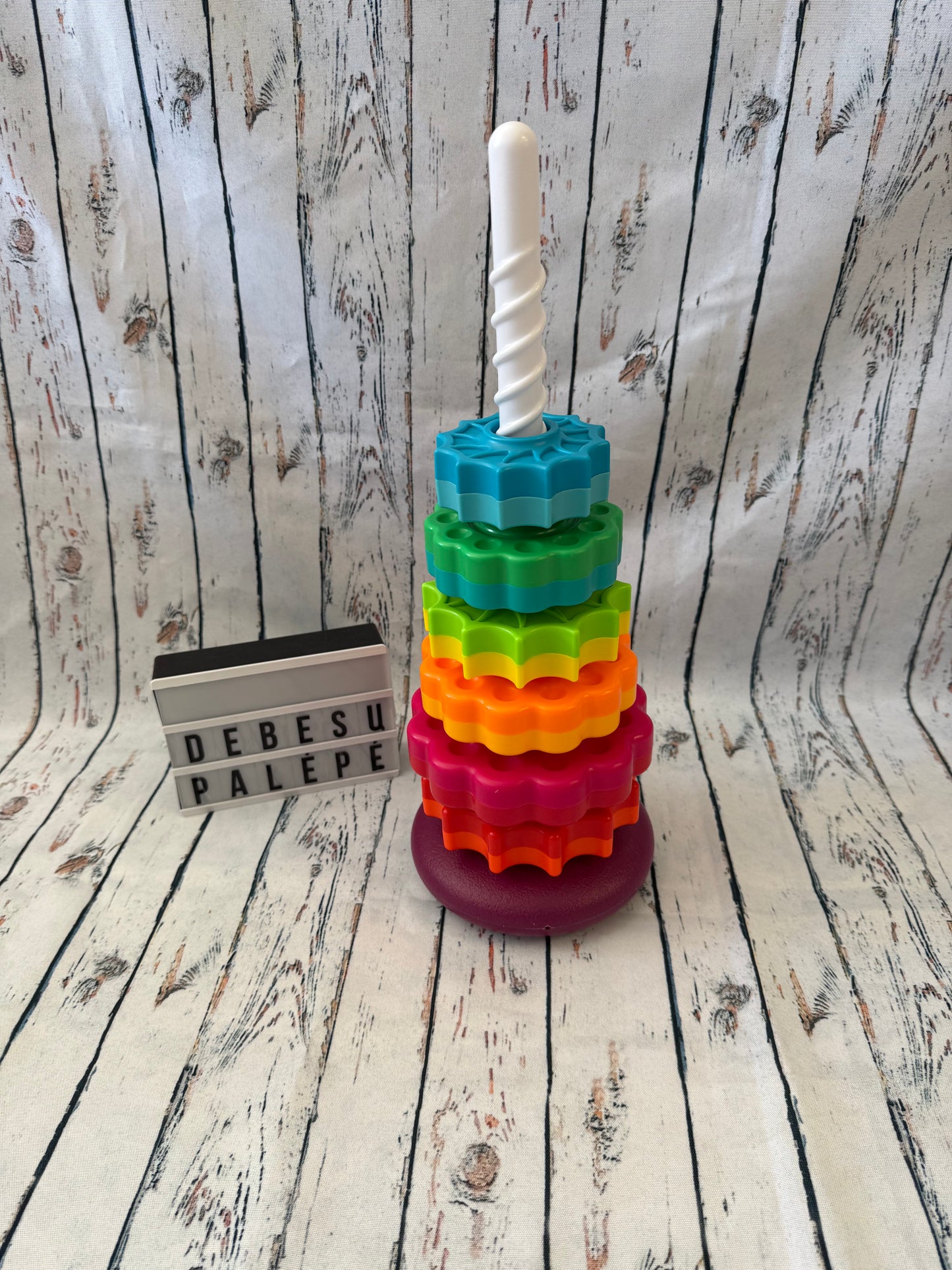 🌈🧩 Spalvotų formelių bokštas mažiesiems