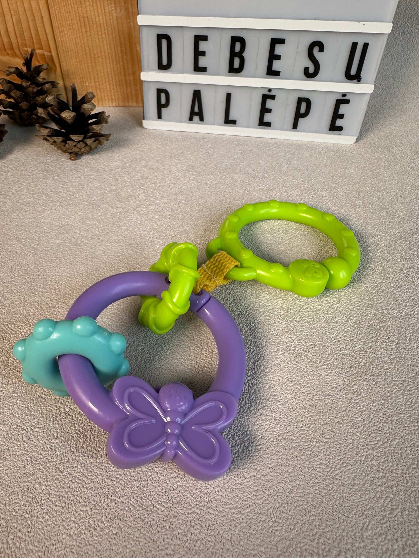 Barškučių rinkinys "Linksmas barškučių ratas 🎠🌈"