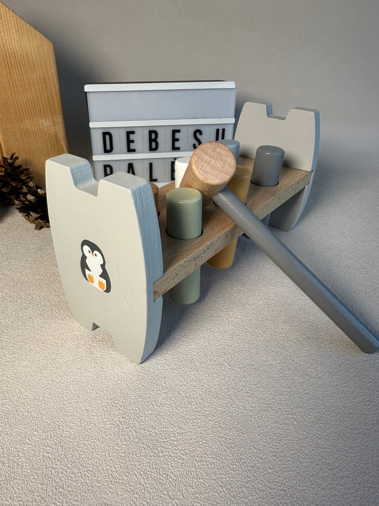 🔨 Medinis kalimo žaislas su pingviniuku (nuo 18 mėn.)