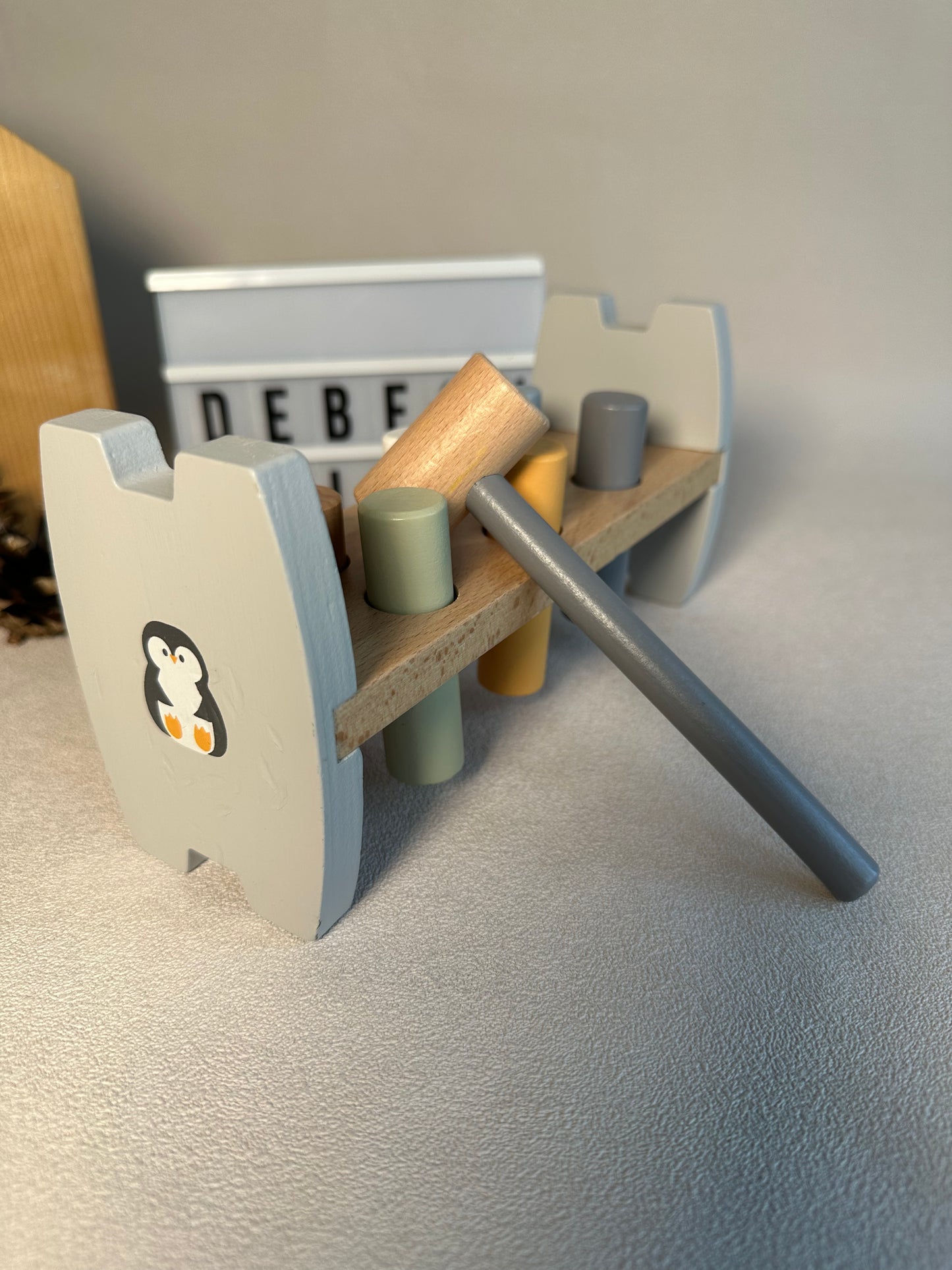 🔨 Medinis kalimo žaislas su pingviniuku (nuo 18 mėn.)