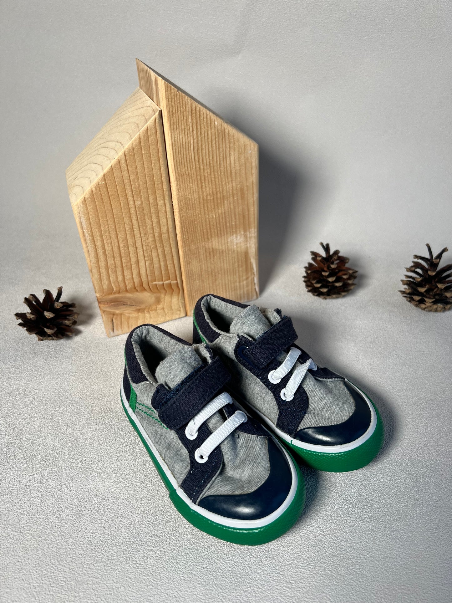 Laisvalaikio bateliai, Mothercare