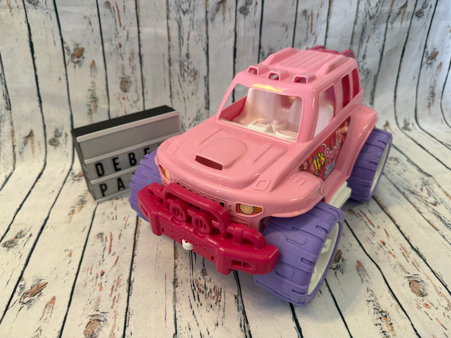 🚙💖 Rožinis nuotykių visureigis