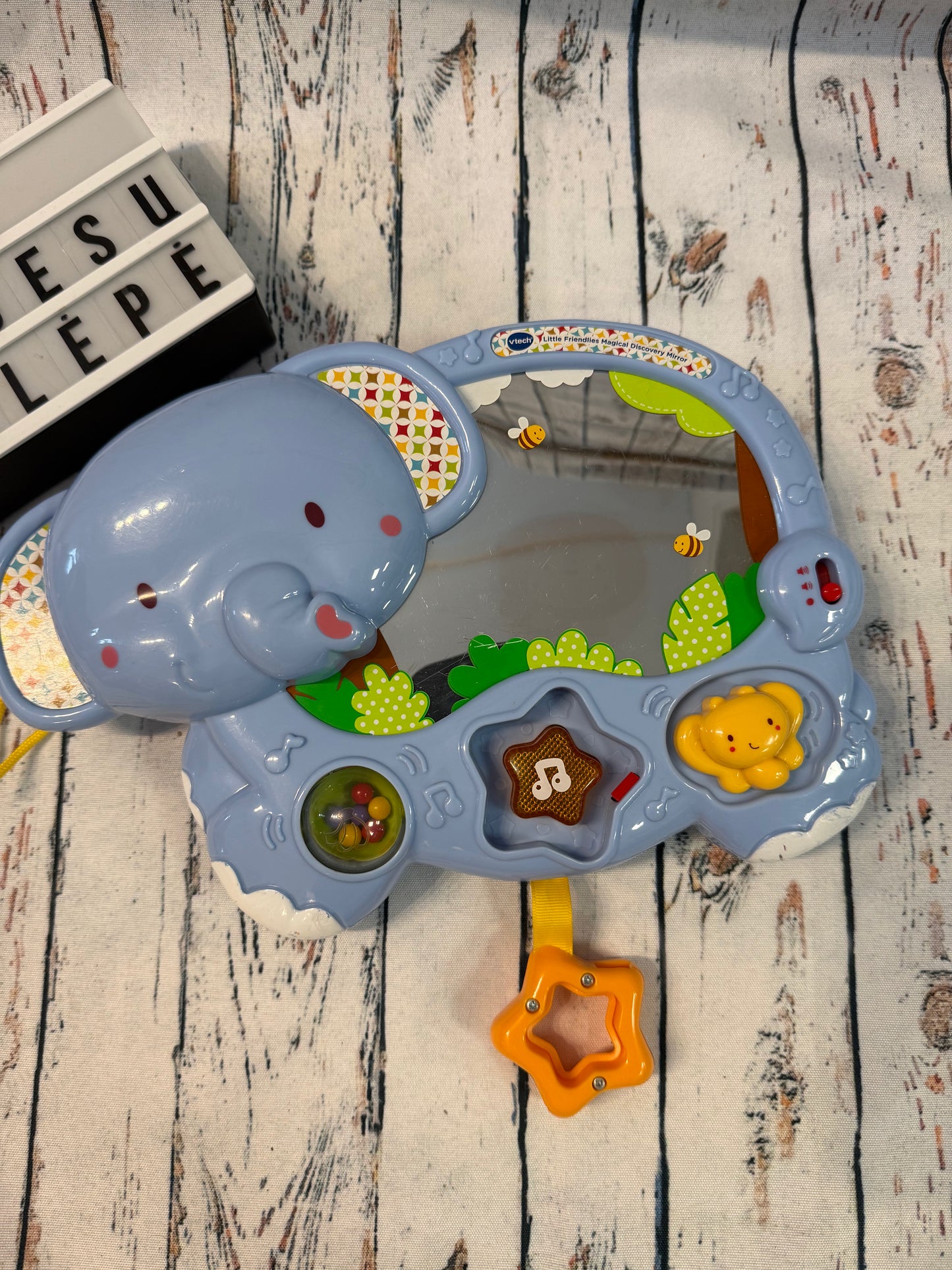 🐘✨ Muzikinis drambliukas su stebuklingu veidrodėliu