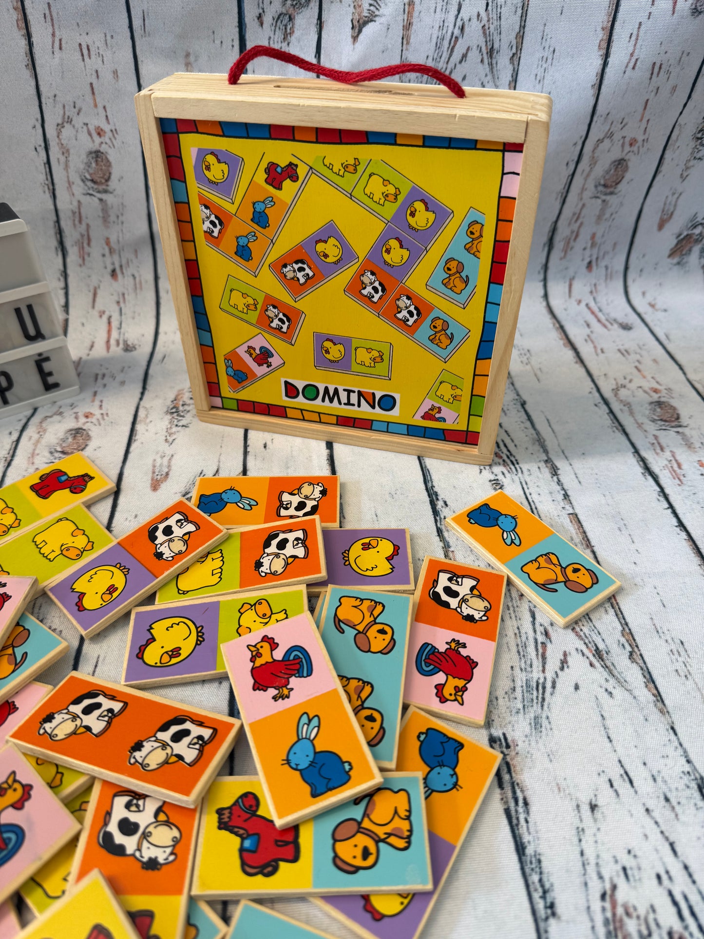 🧩🐮 Medinis gyvūnėlių domino lagaminėlyje