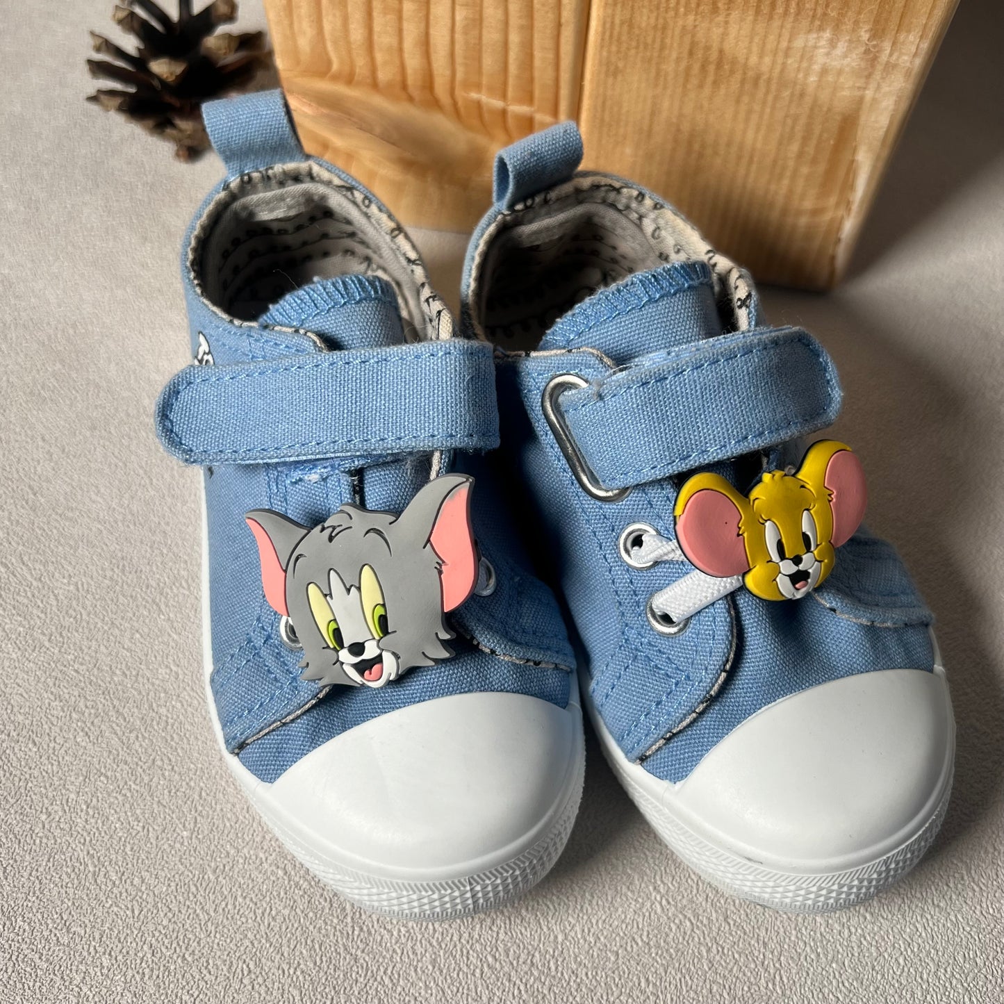 Laisvalaikio bateliai, Fox & Bunny