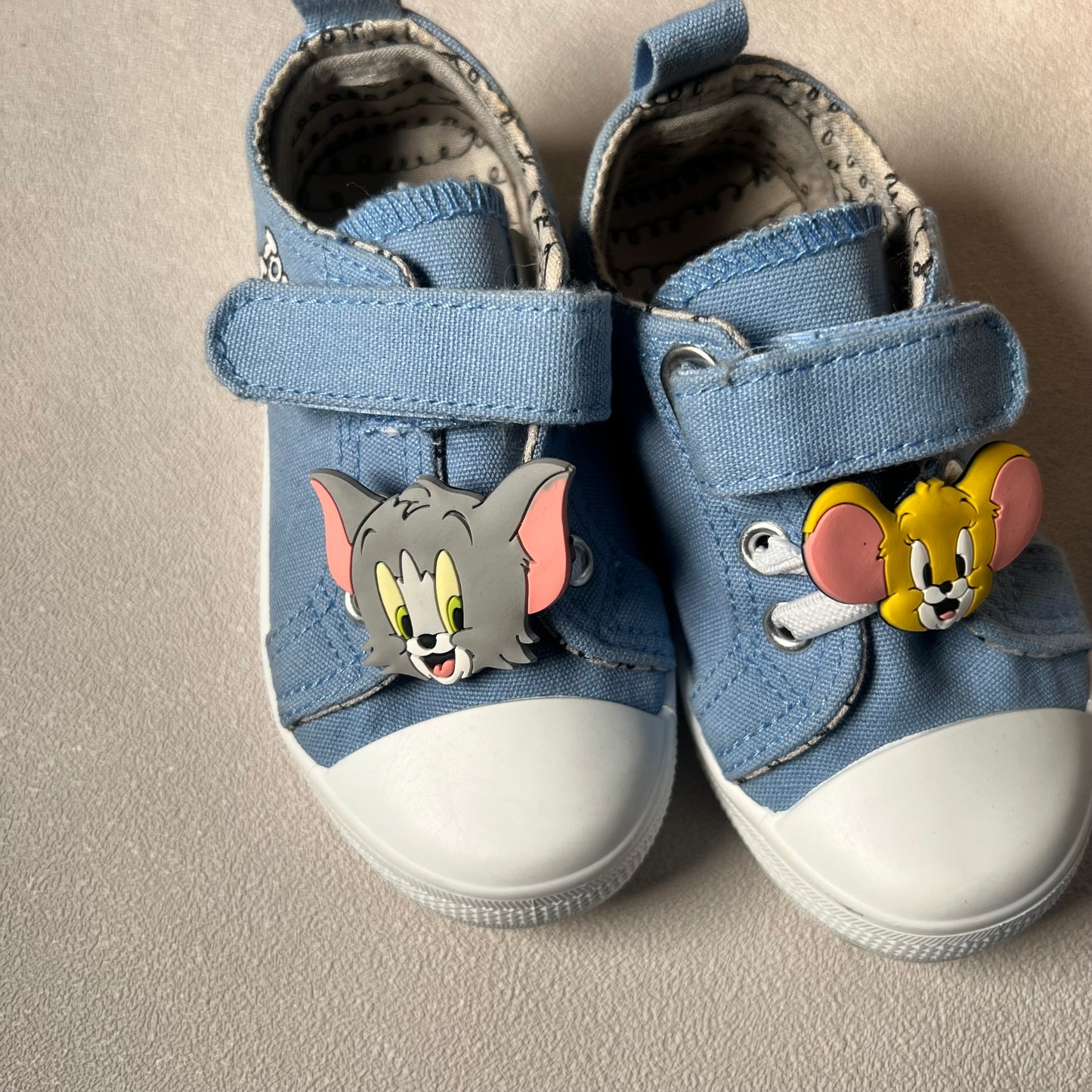 Laisvalaikio bateliai, Fox & Bunny