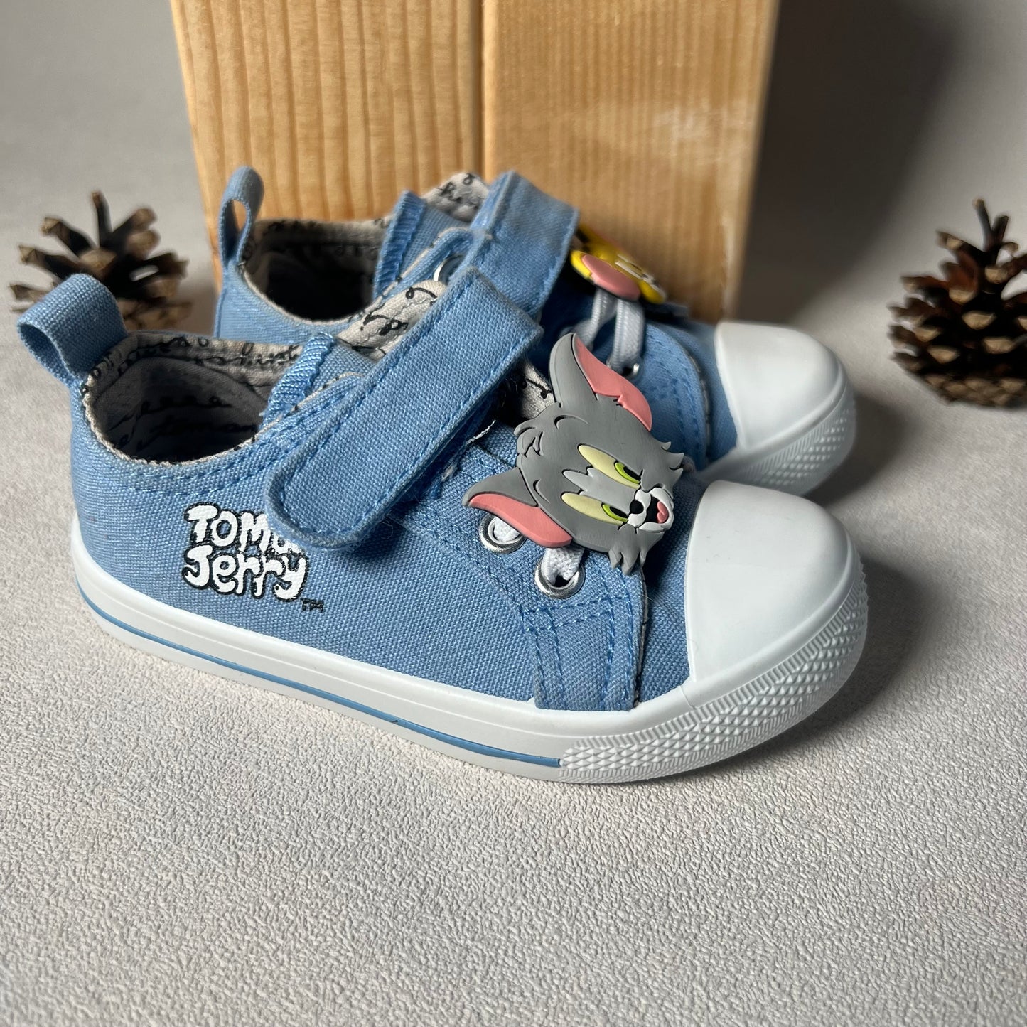 Laisvalaikio bateliai, Fox & Bunny