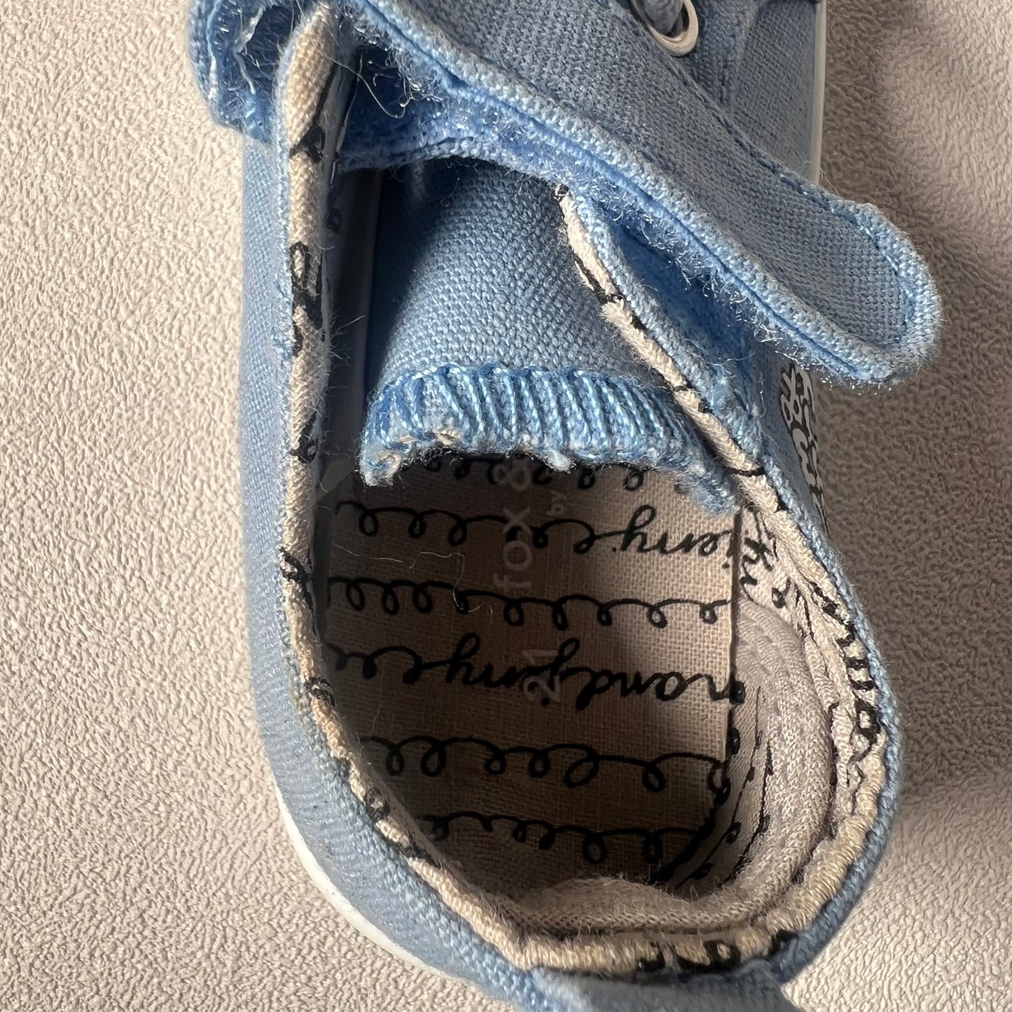 Laisvalaikio bateliai, Fox & Bunny