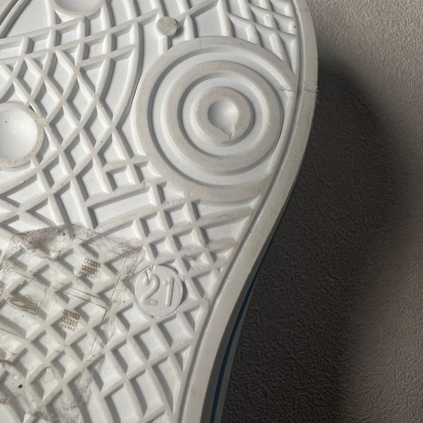 Laisvalaikio bateliai, Fox & Bunny