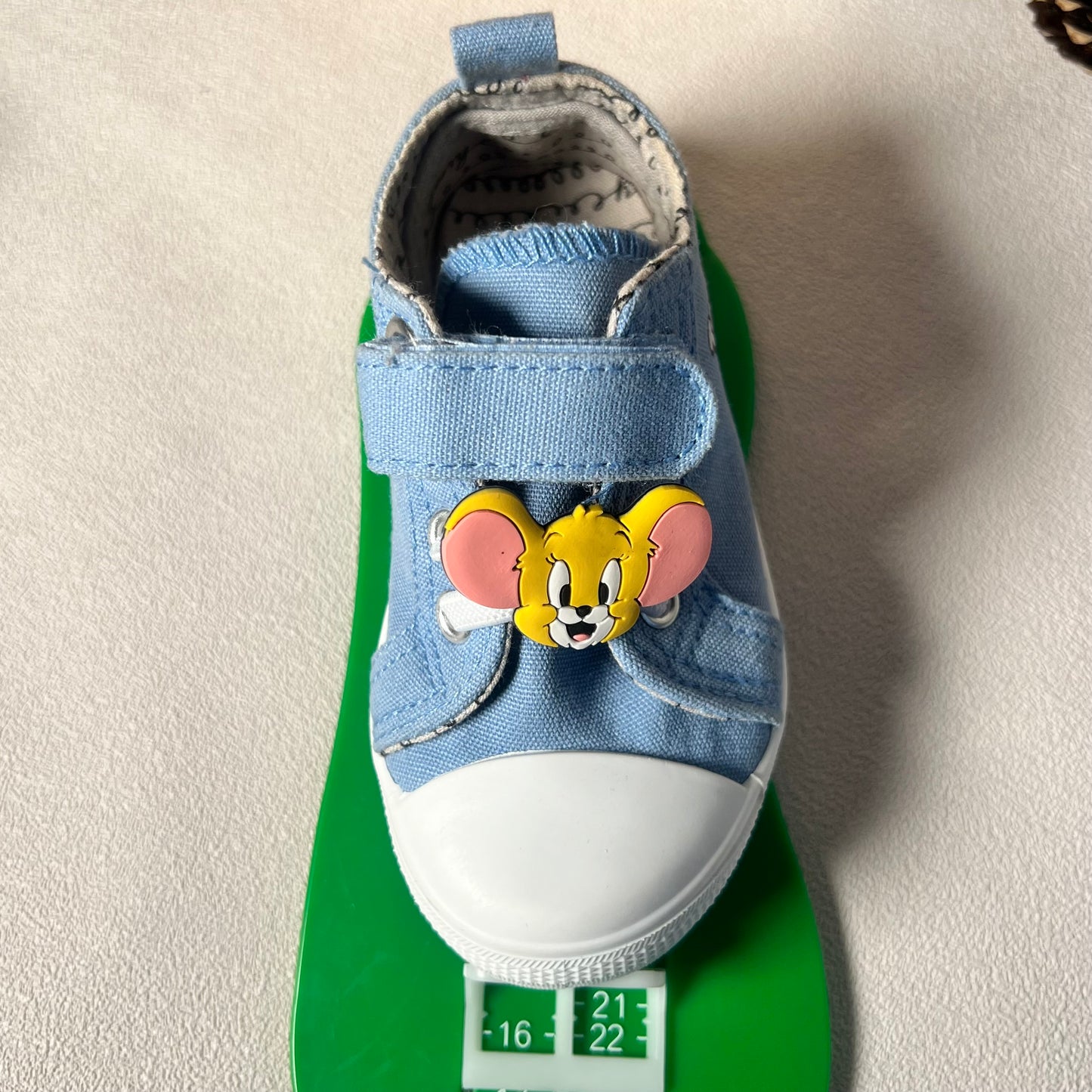 Laisvalaikio bateliai, Fox & Bunny