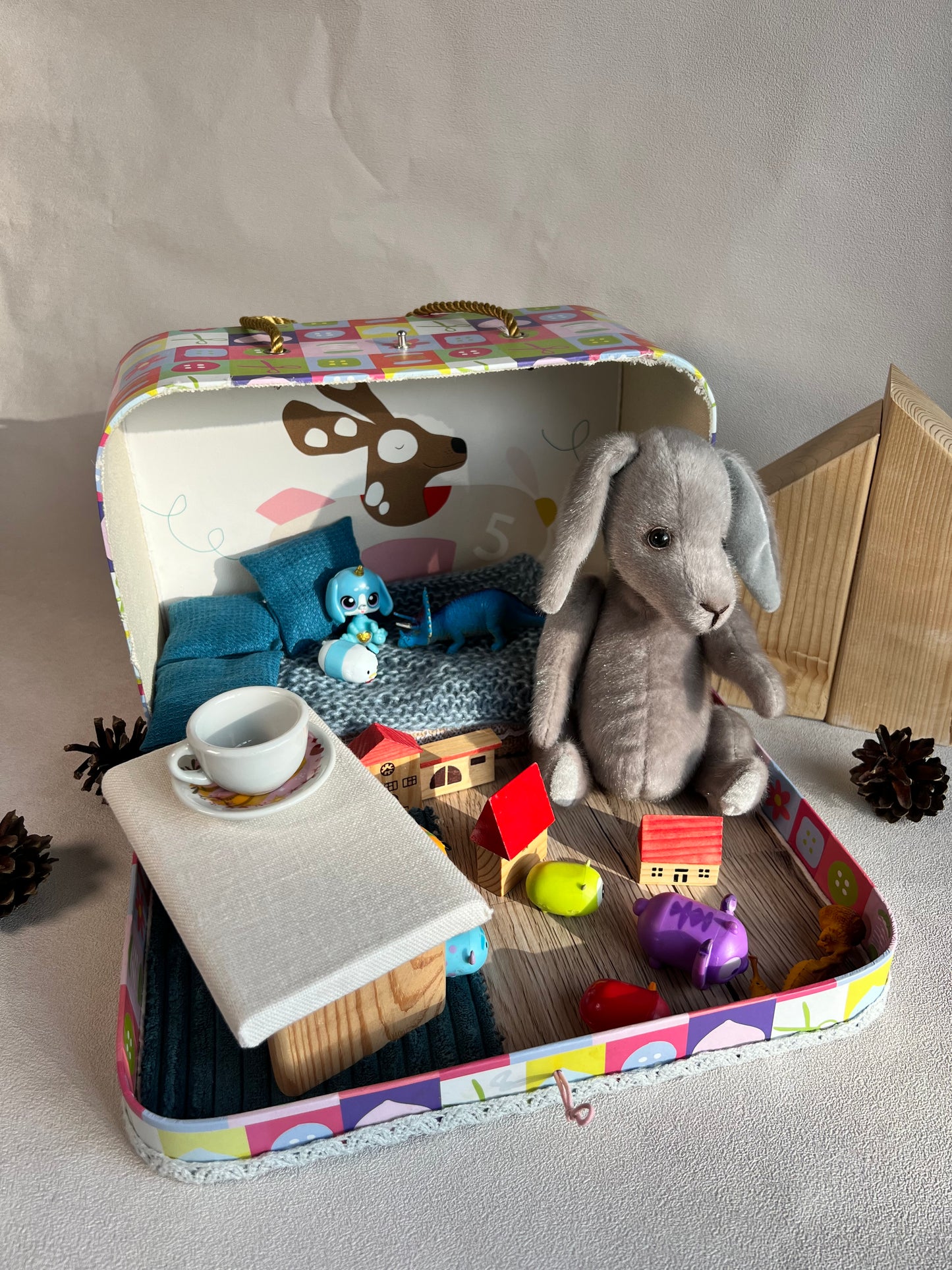 Lagaminėlis su rankų darbo triušiu