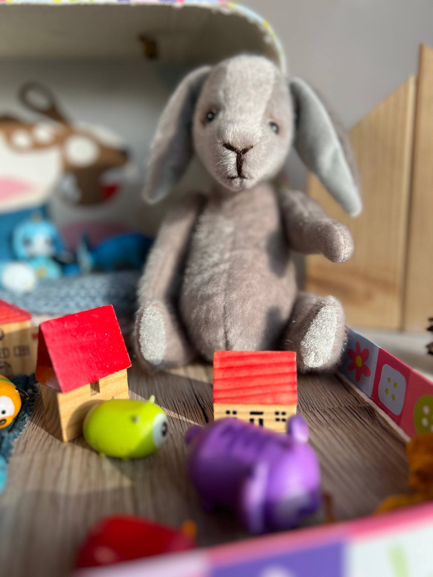 Lagaminėlis su rankų darbo triušiu