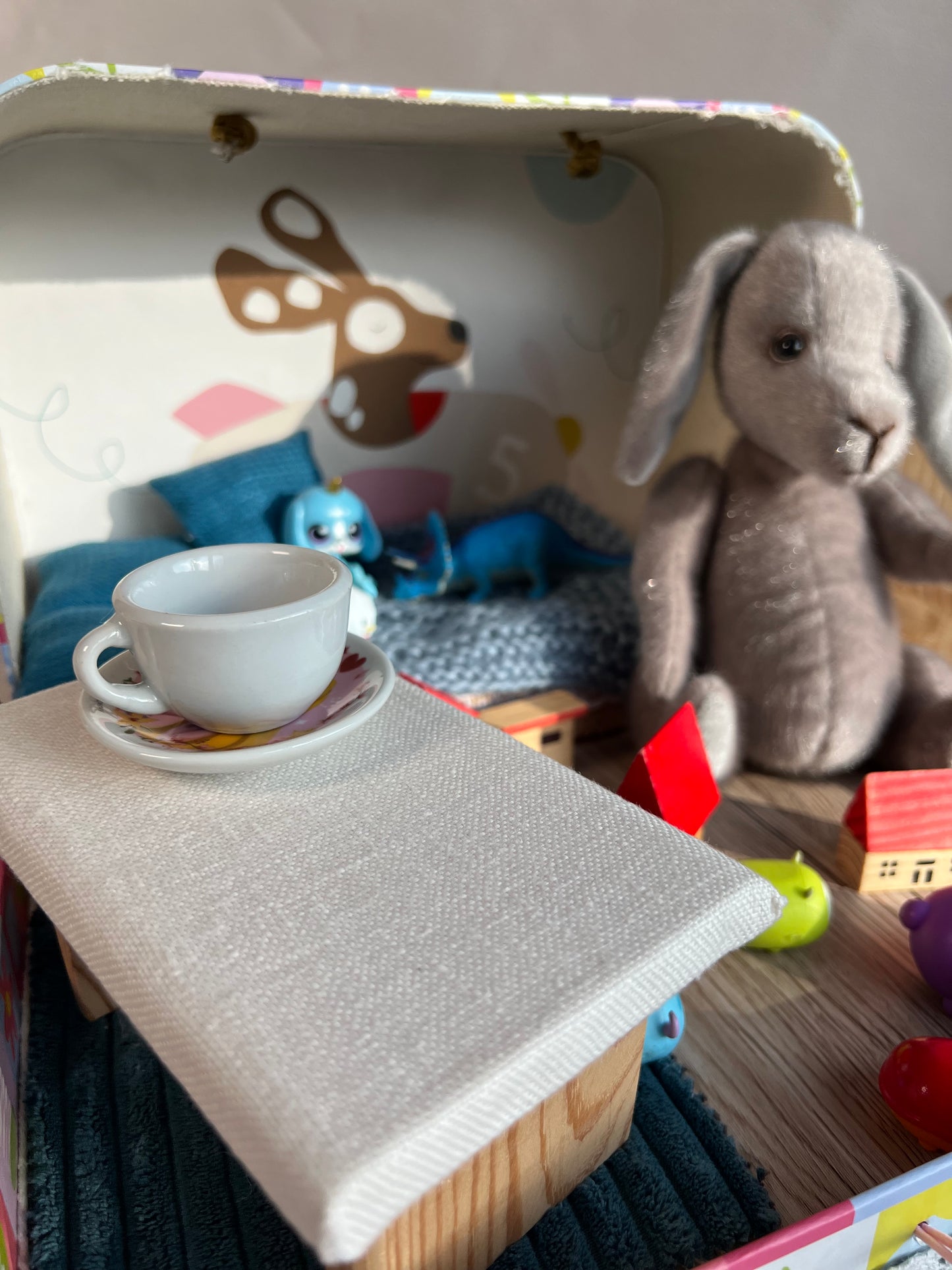 Lagaminėlis su rankų darbo triušiu