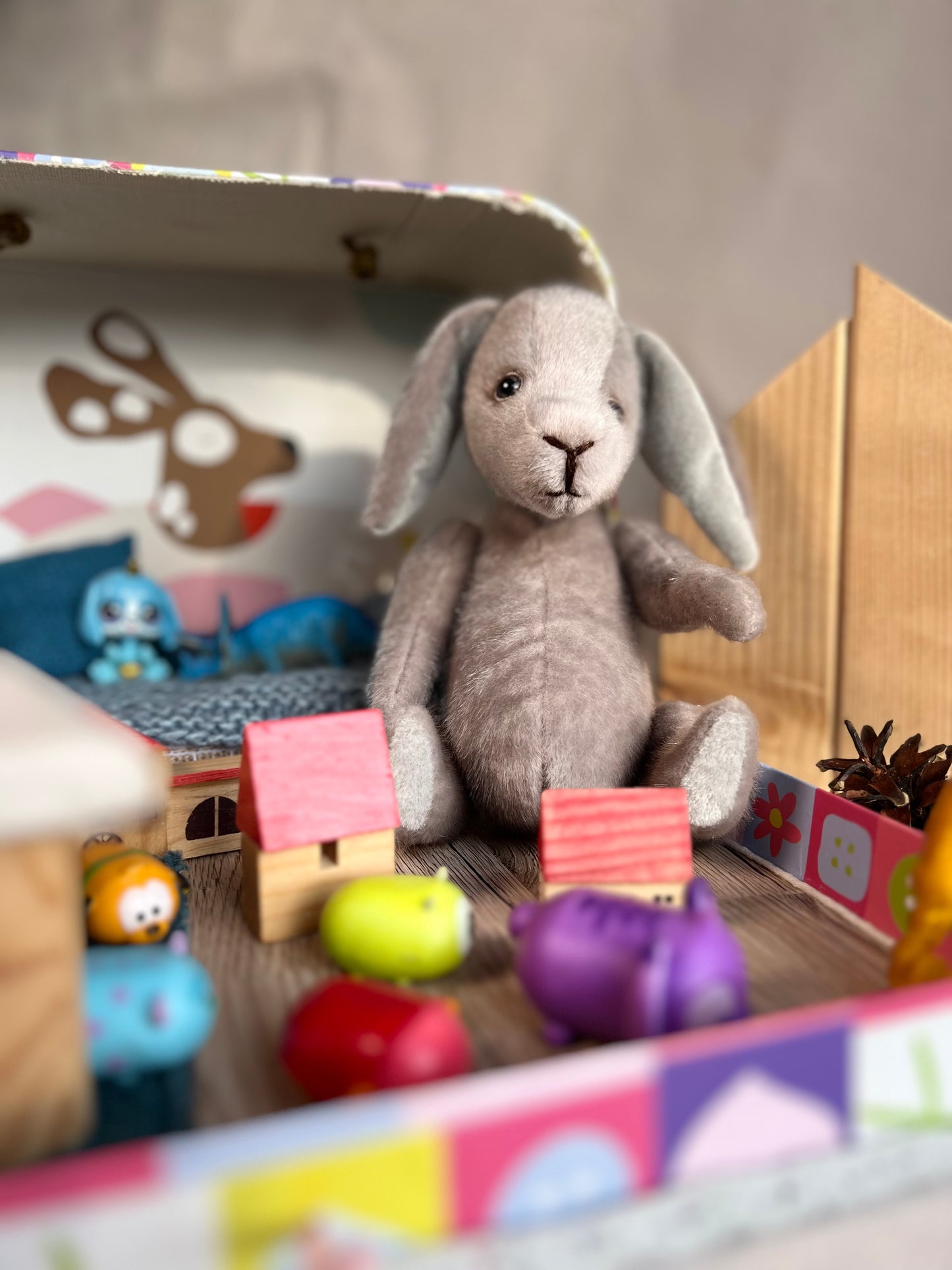 Lagaminėlis su rankų darbo triušiu