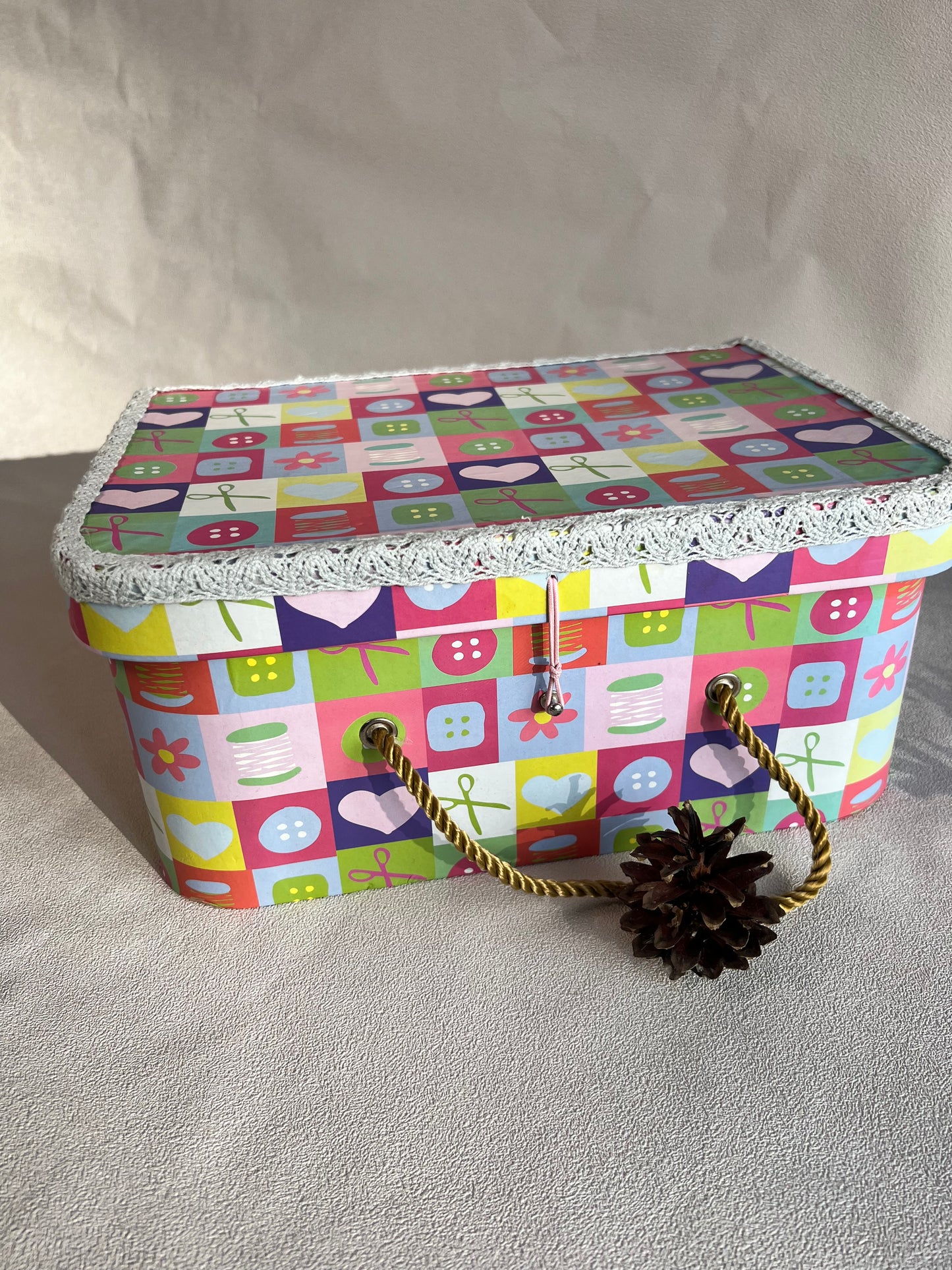 Lagaminėlis su rankų darbo triušiu