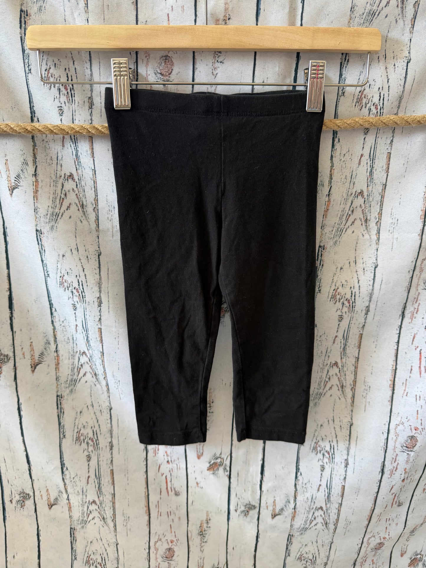 Tamprės–bridžai H&M