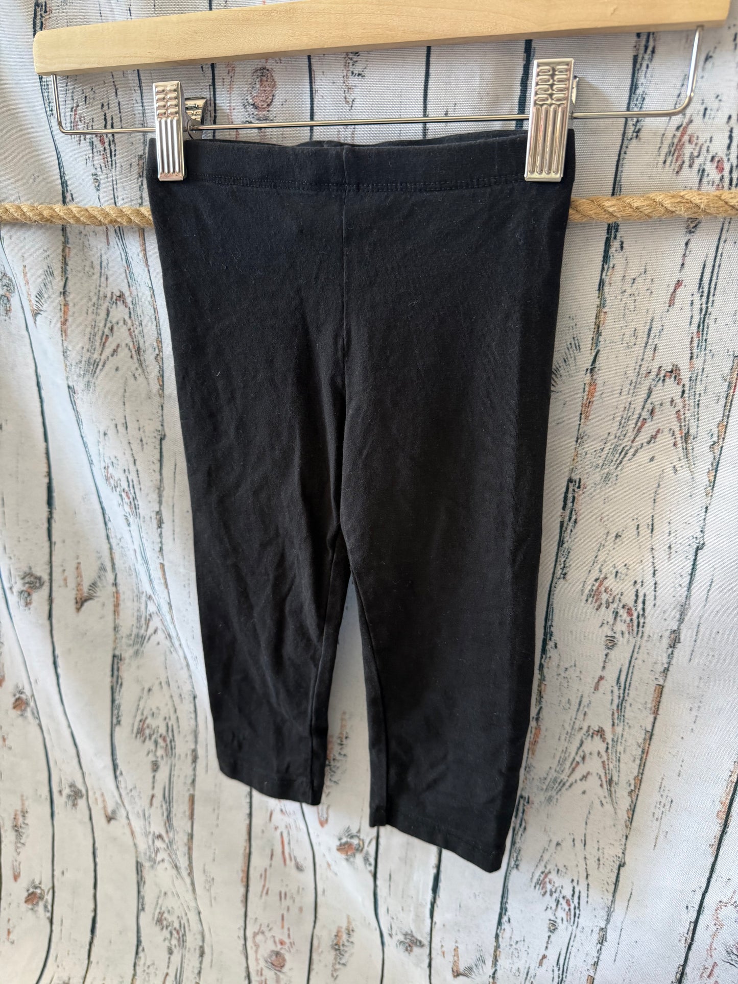 Tamprės–bridžai H&M