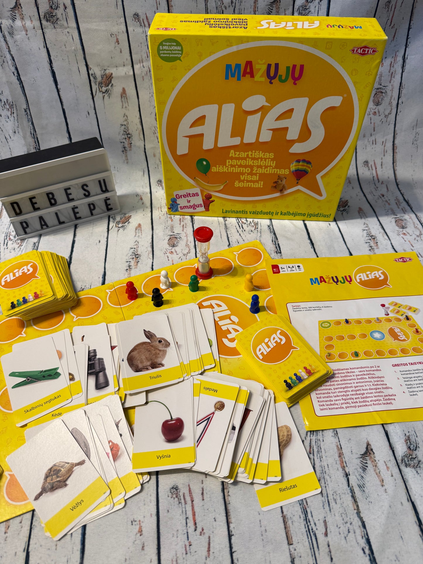 🎲🗨️ Mažųjų Alias – linksmas aiškinimo žaidimas