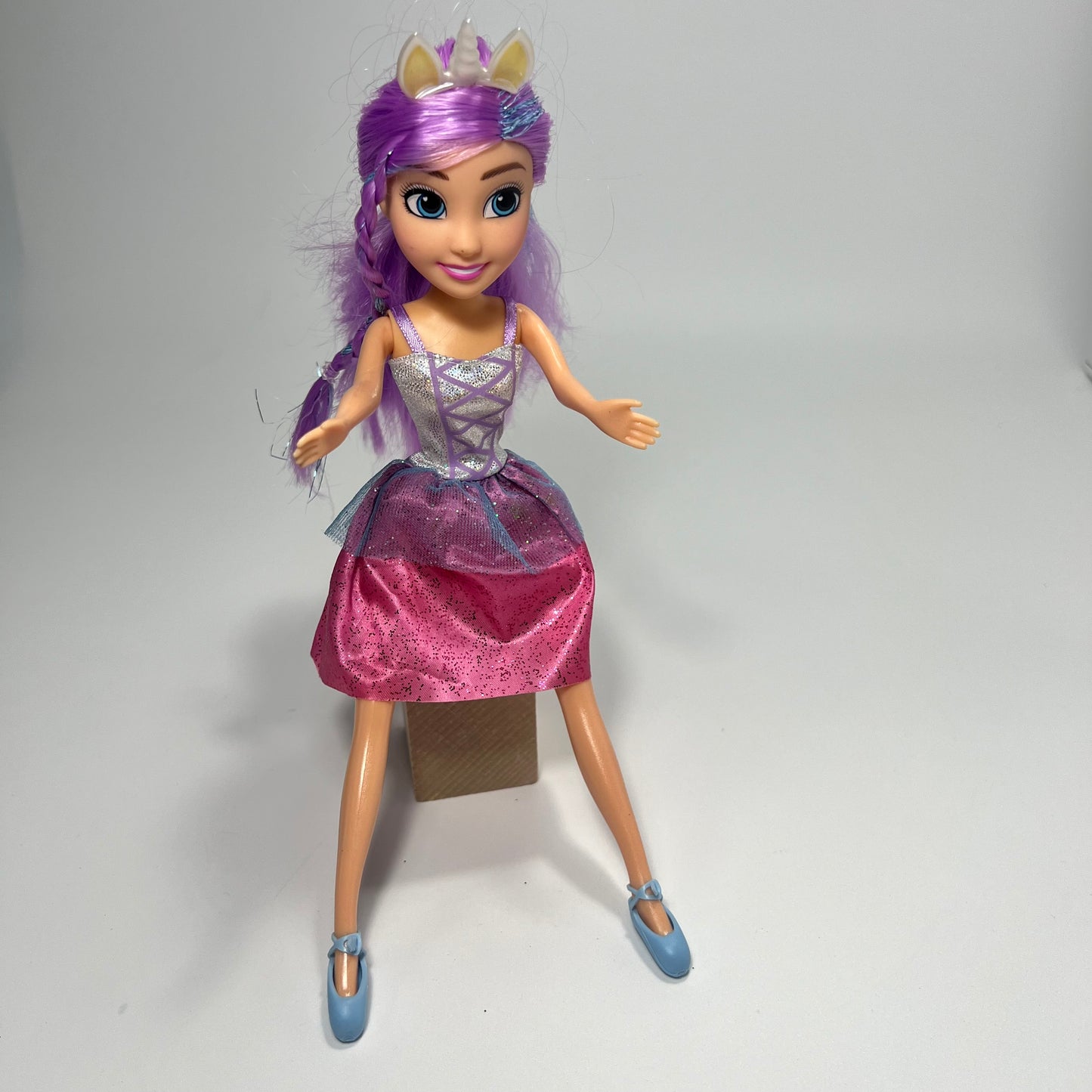 Lėlė iš Sparkle Girlz serijos