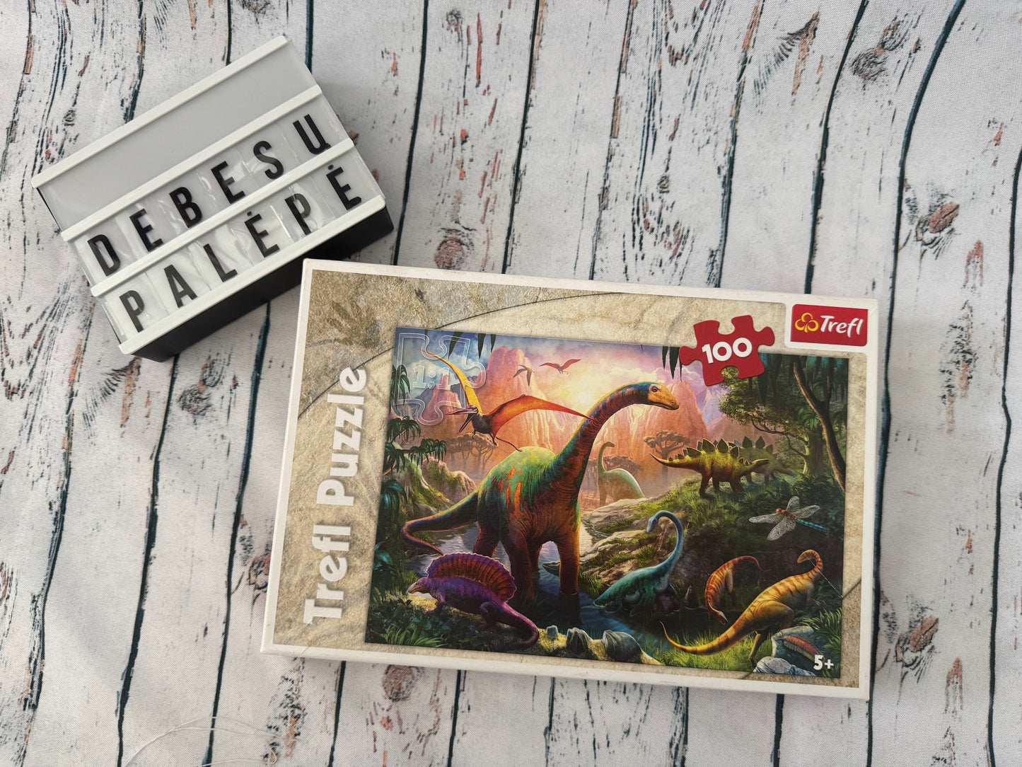 🦕🧩 Trefl Dinozaurų pasaulio dėlionė (100 det.) 🌋