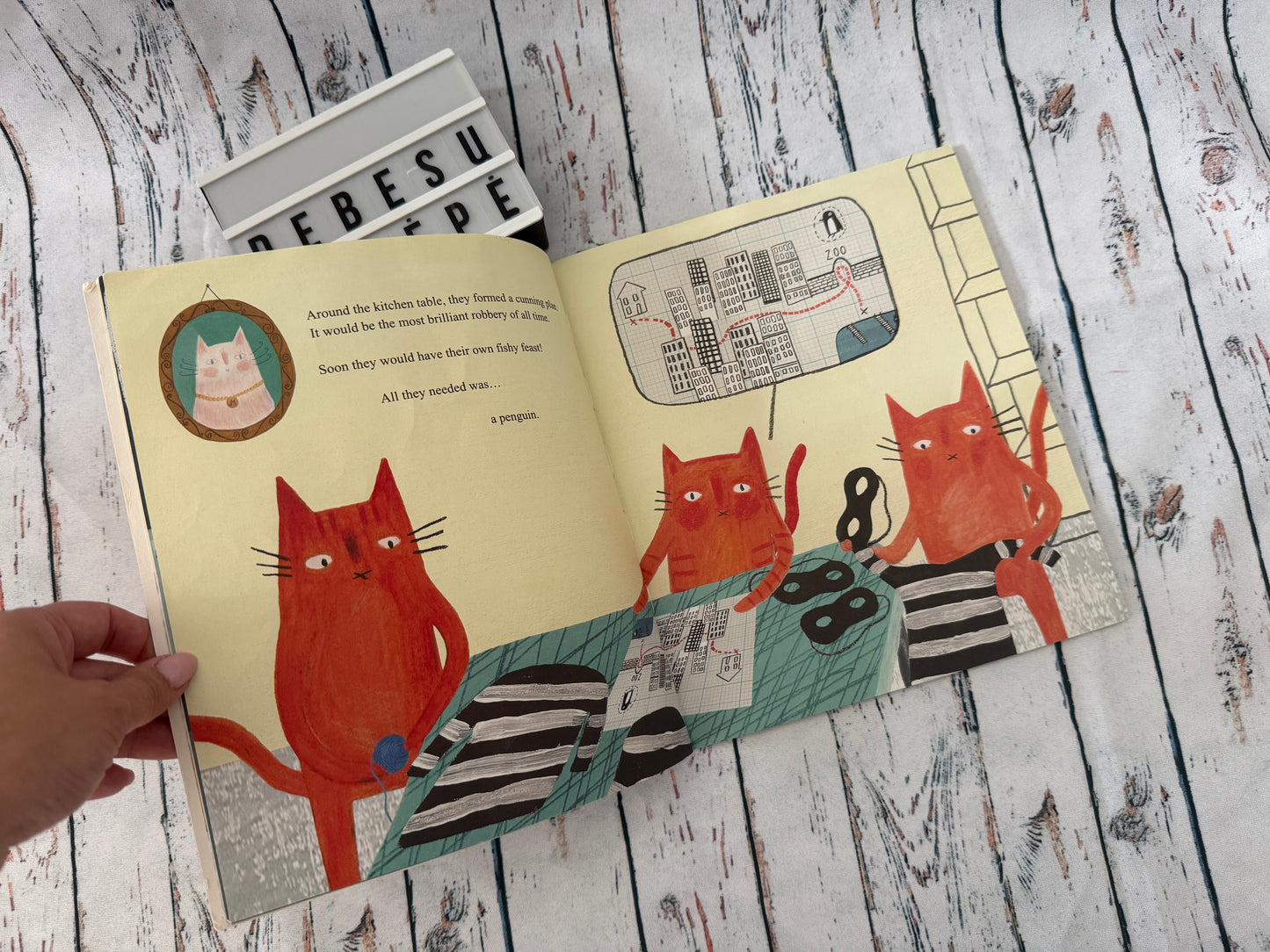 🐧📚 Angliška vaikiška knyga Penguin in Peril