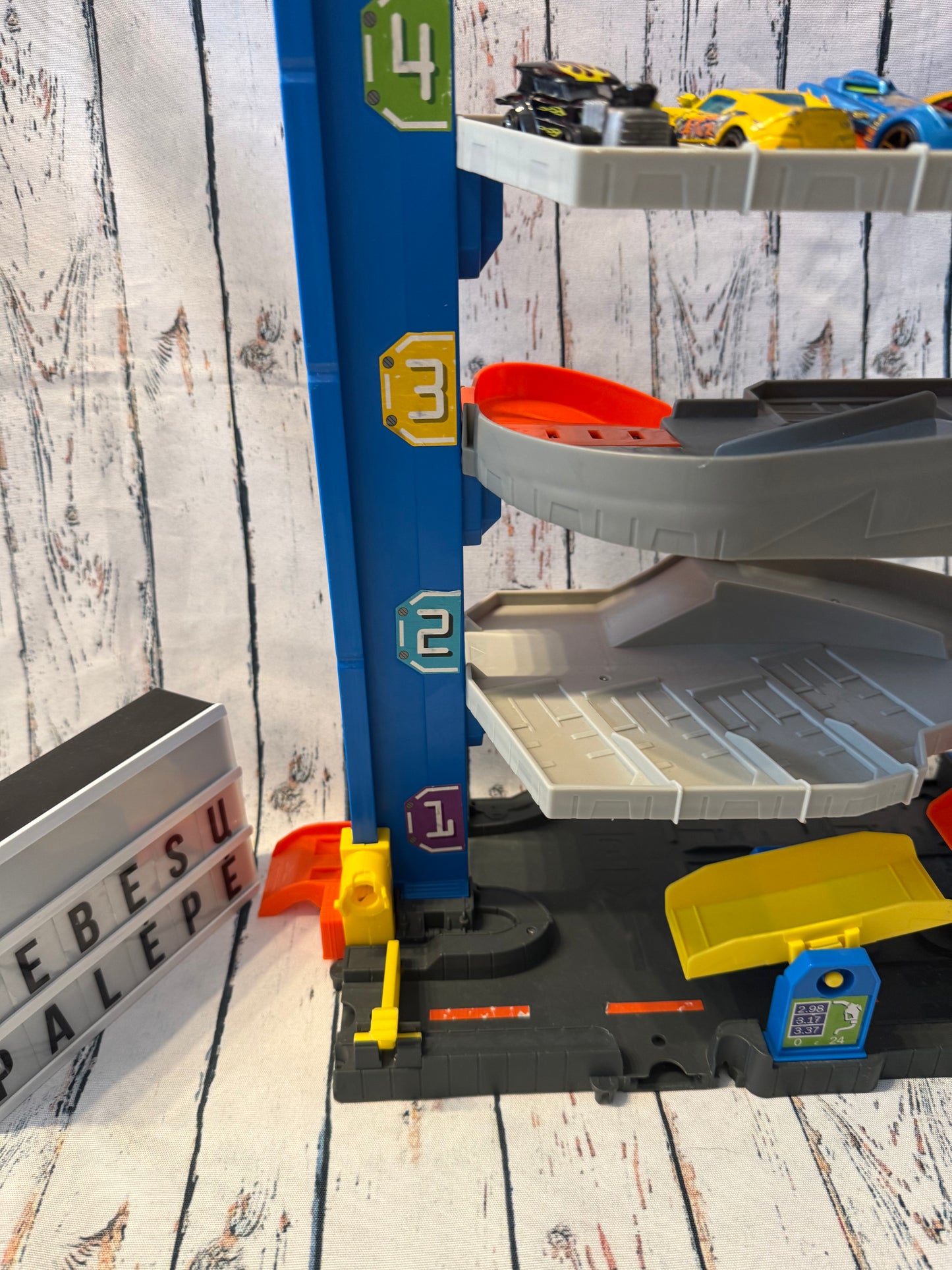 🏎️ Hot Wheels Stunt Garage su 5 mašinėlėmis 🚗