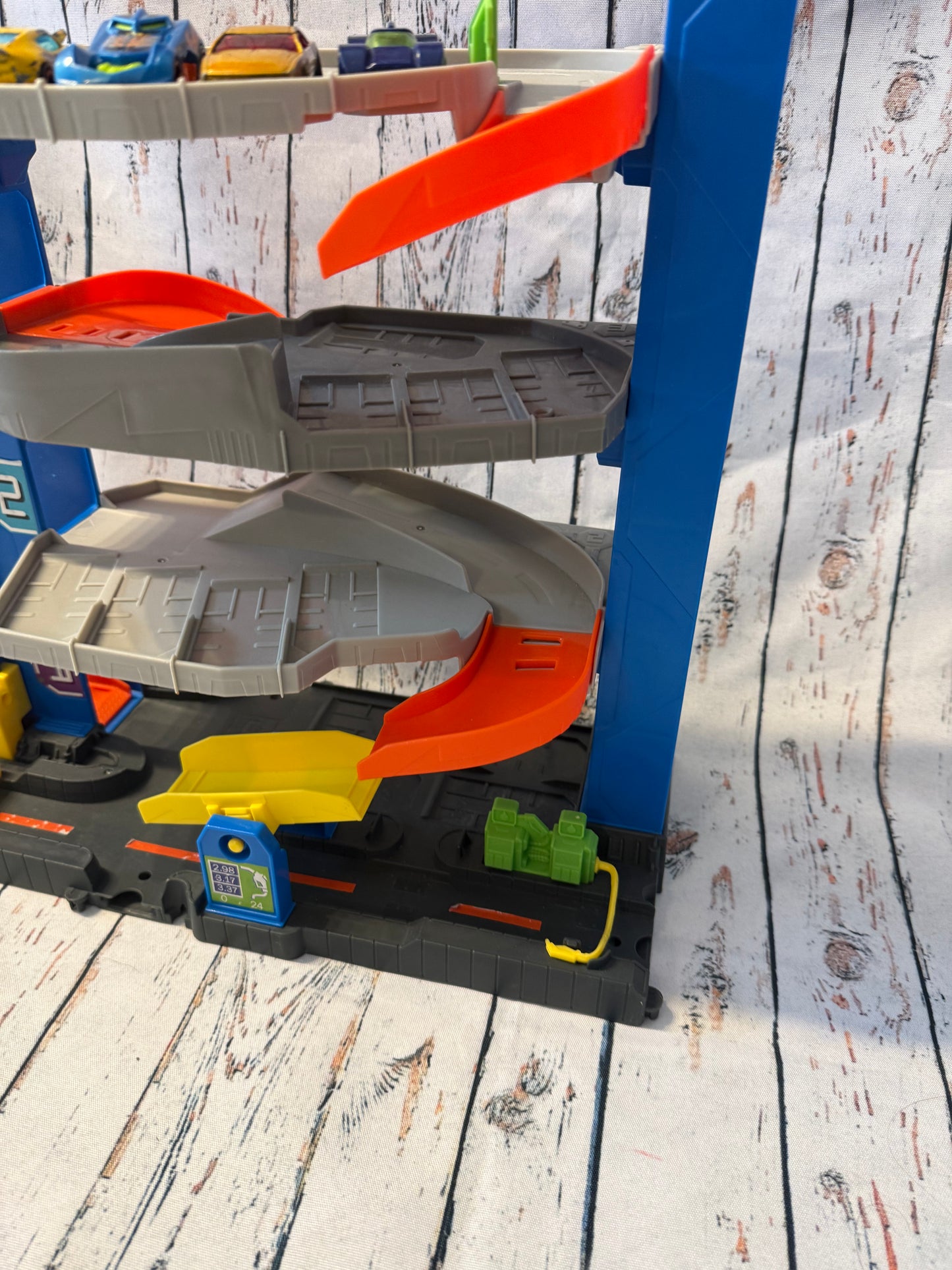 🏎️ Hot Wheels Stunt Garage su 5 mašinėlėmis 🚗