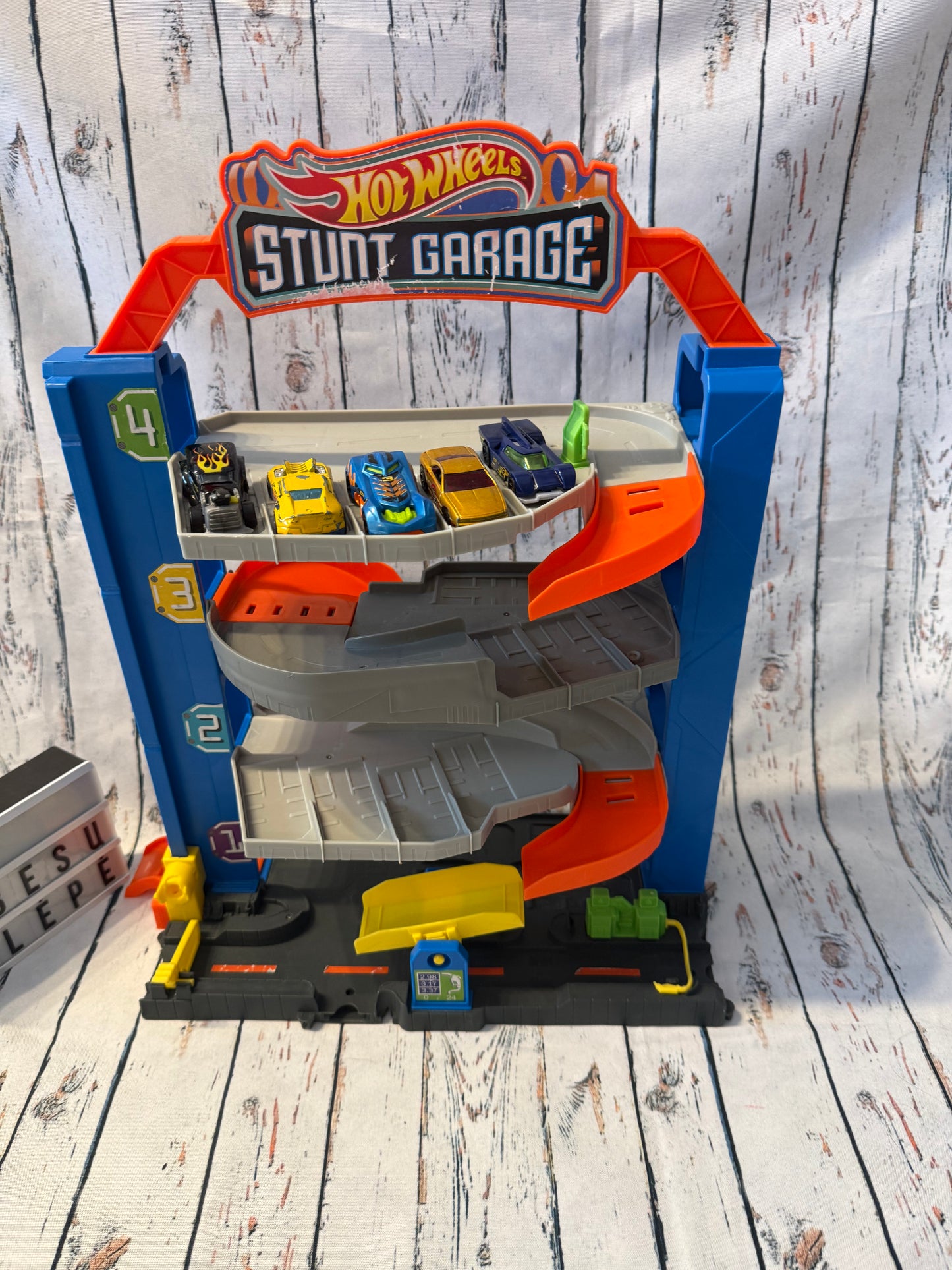 🏎️ Hot Wheels Stunt Garage su 5 mašinėlėmis 🚗